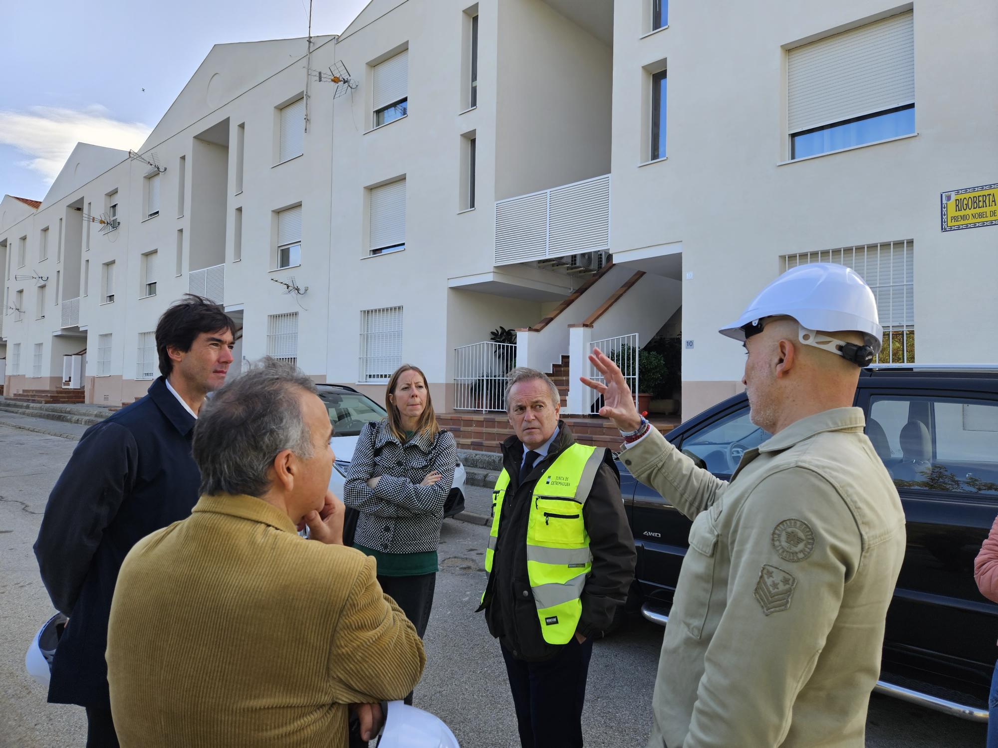 El consejero de Infraestructuras, Transporte y Vivienda, Manuel Martín Castizo, visita las obras.