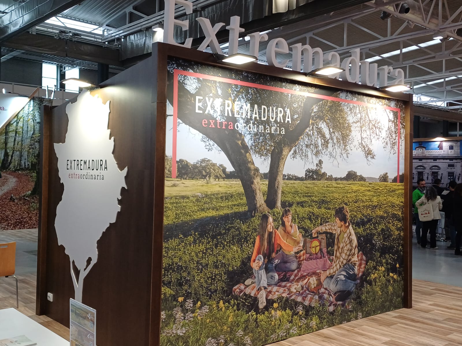 Otra vista del stand de Extremadura