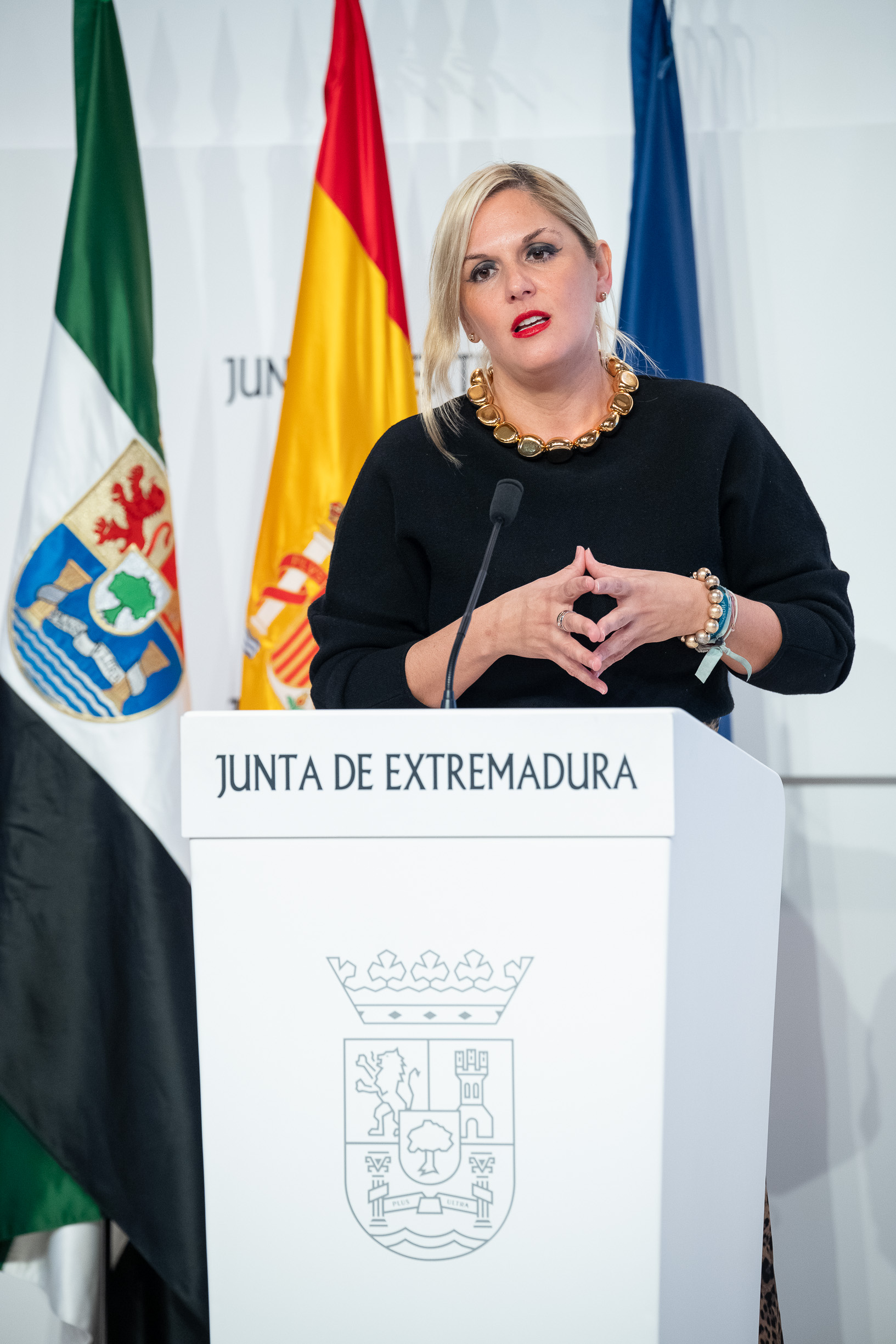 La portavoz de la Junta de Extremadura, Elena Manzano, durante la rueda de prensa.