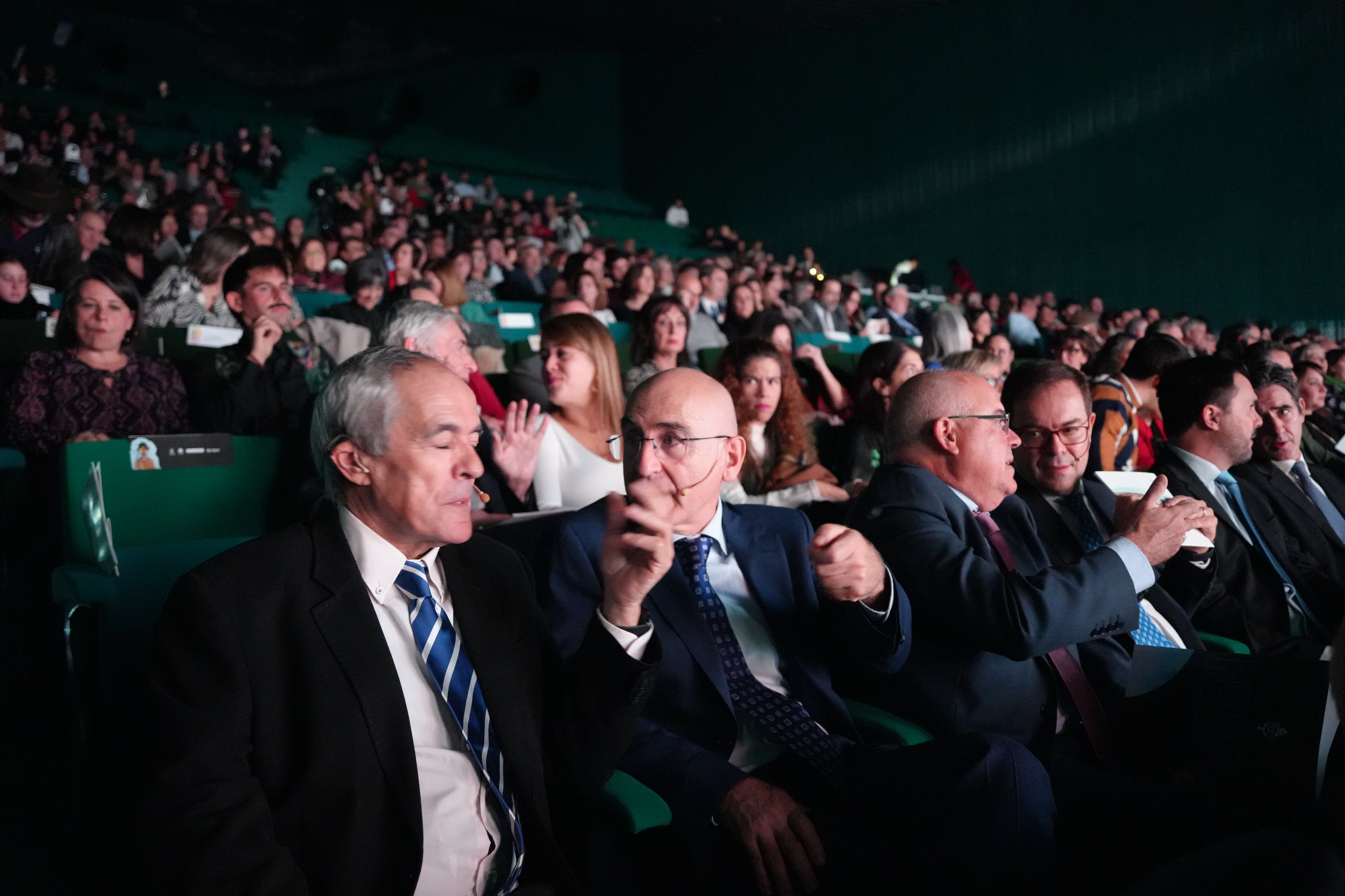 Más asistentes al acto