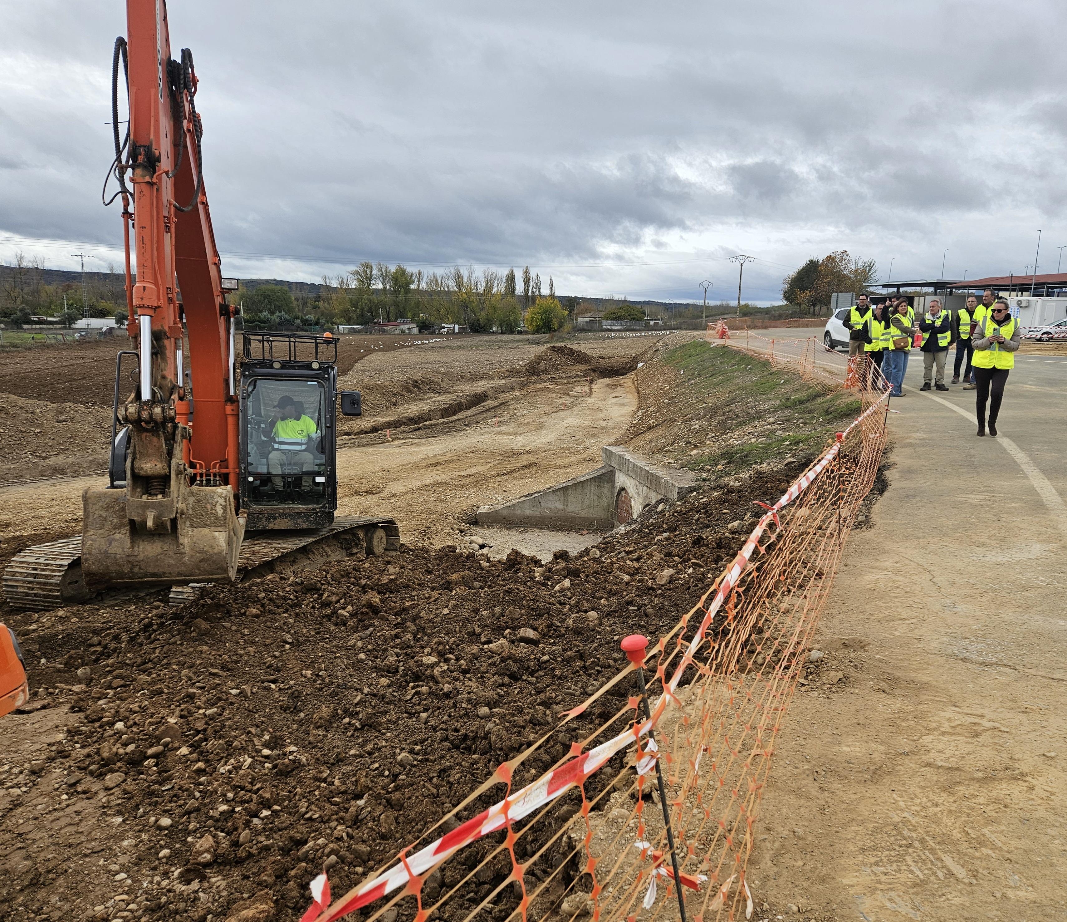 El consejero de Infraestructuras, Transporte y Vivienda, Manuel Martín Castizo, visita las obras.