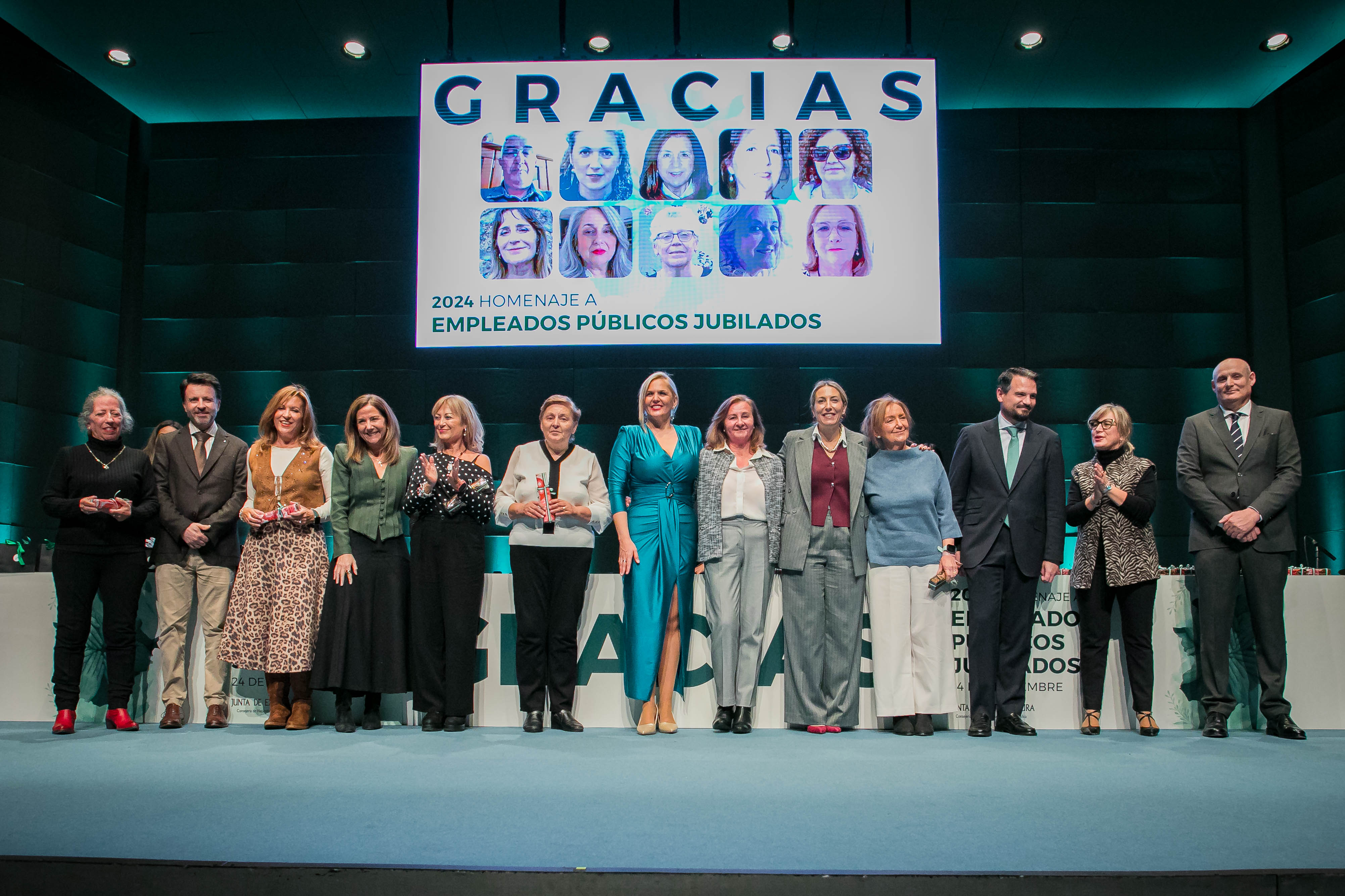 Autoridades y asistentes