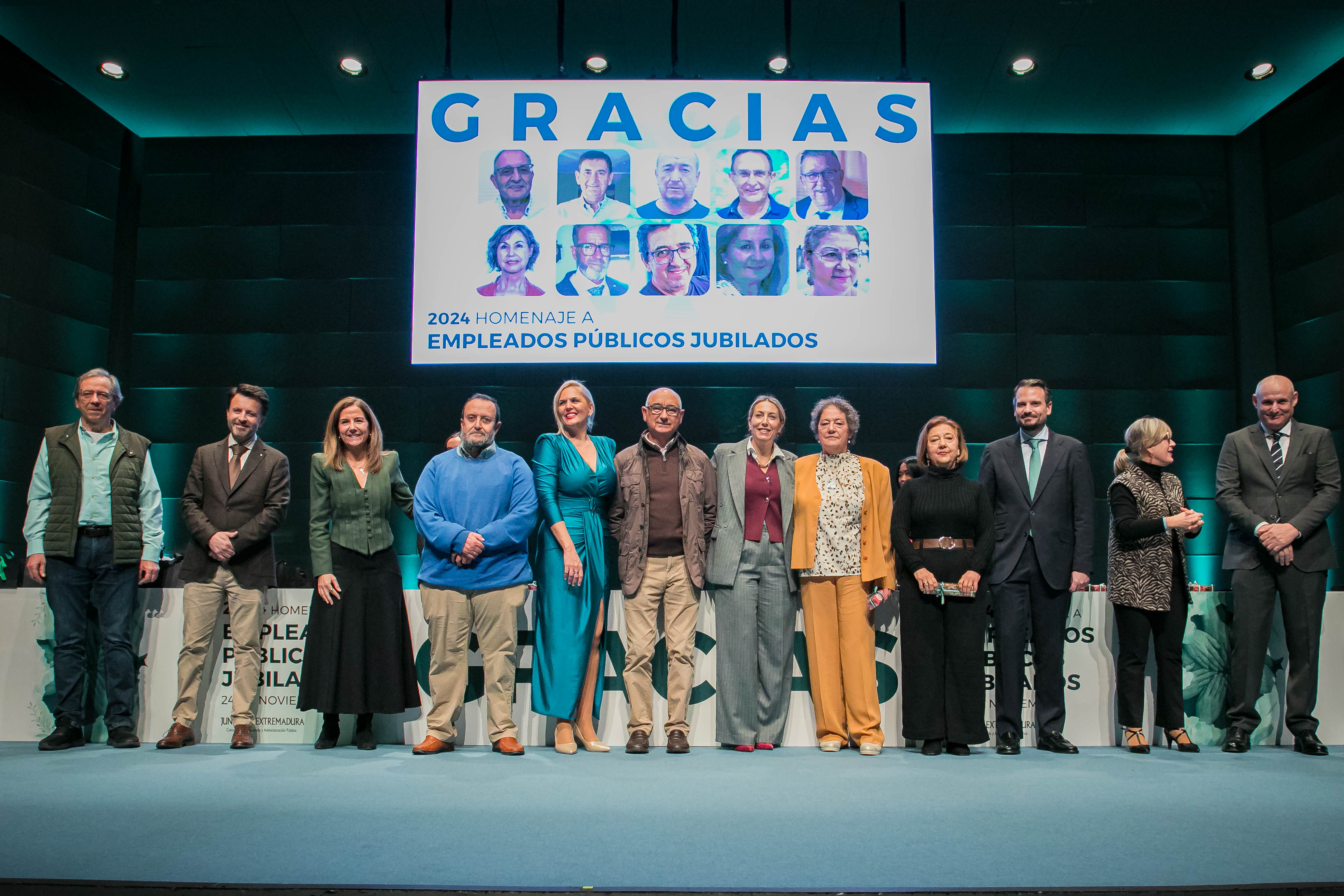 Autoridades y jubilados