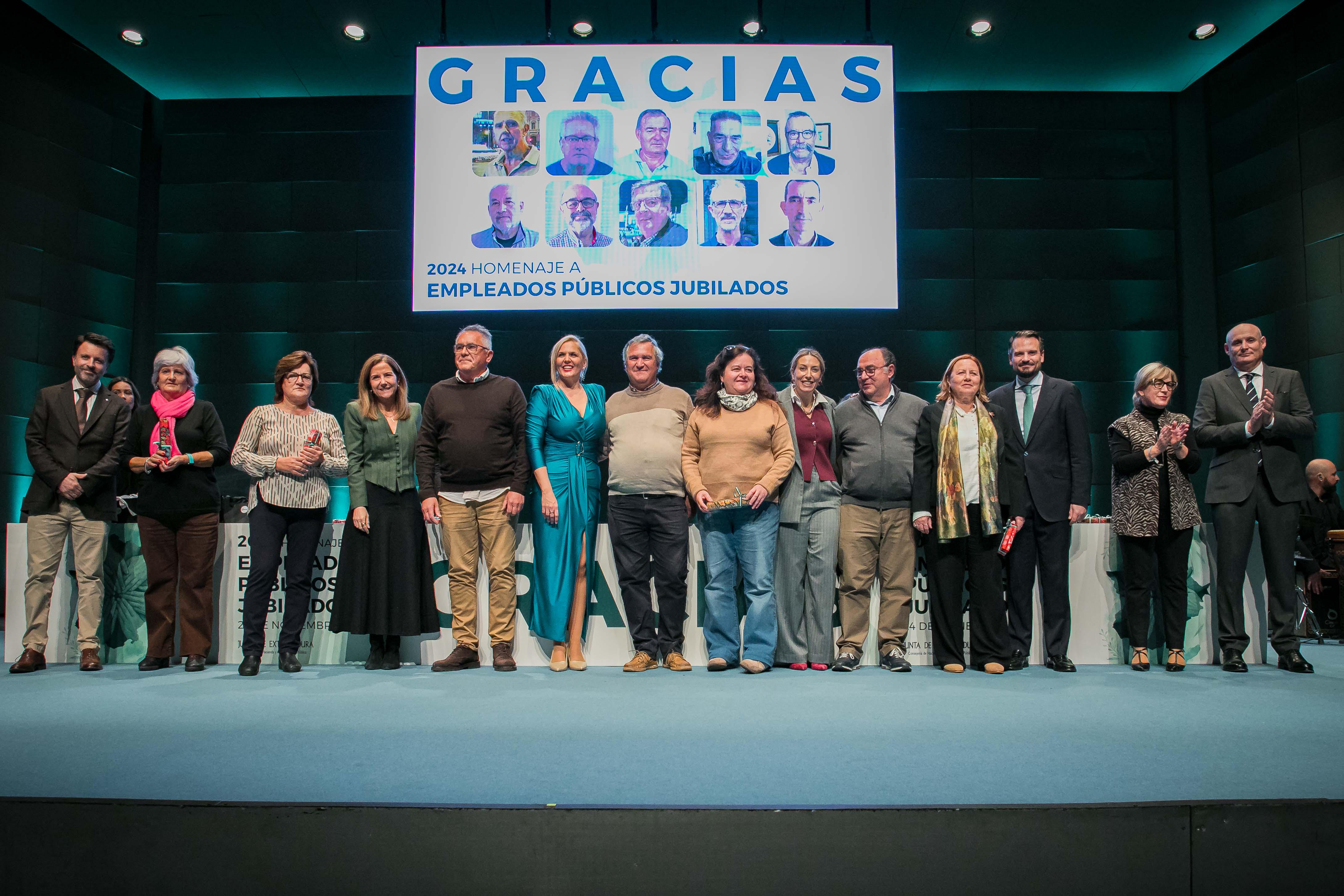 Autoridades y jubilados