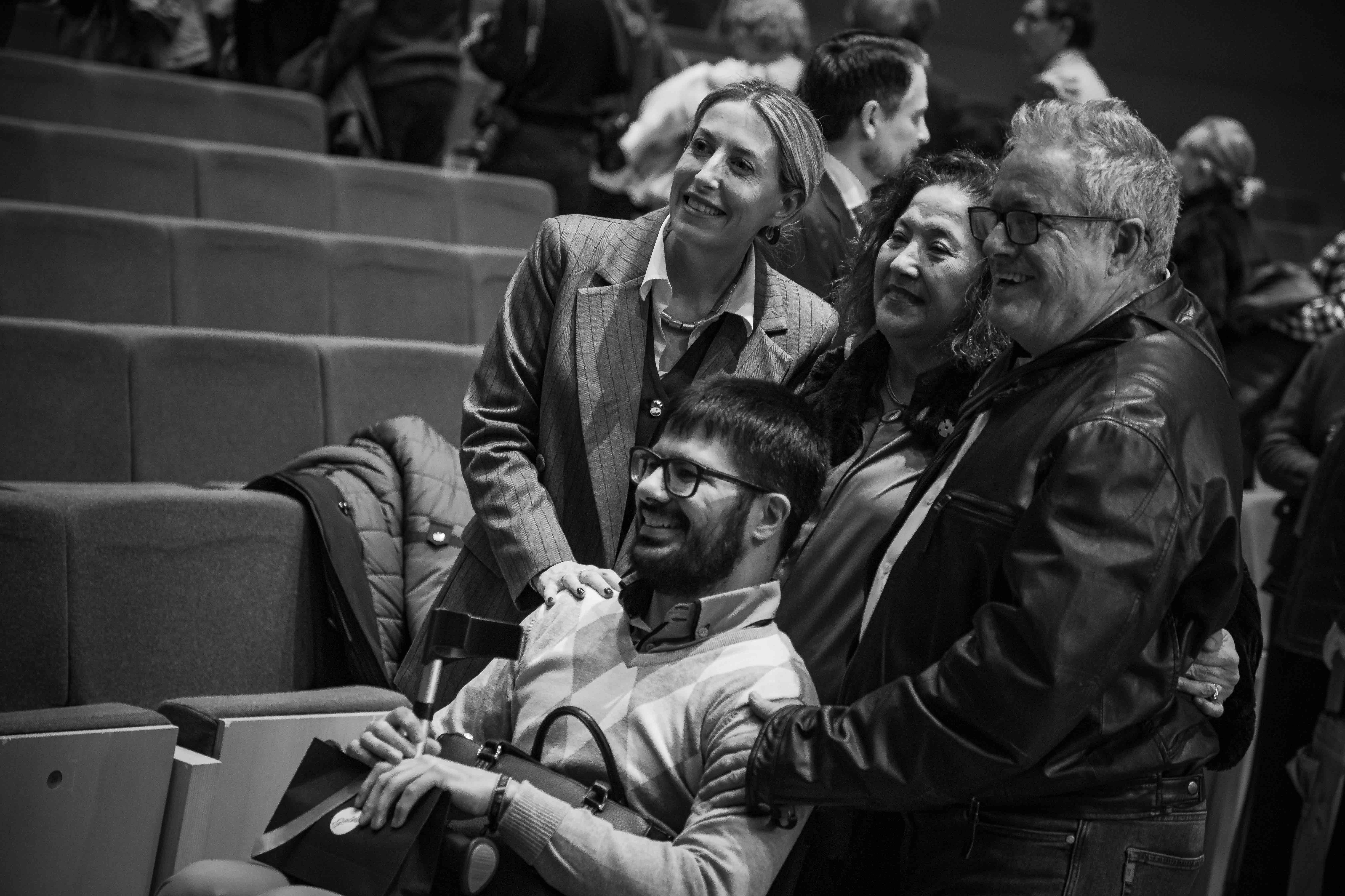 Presidenta y asistentes