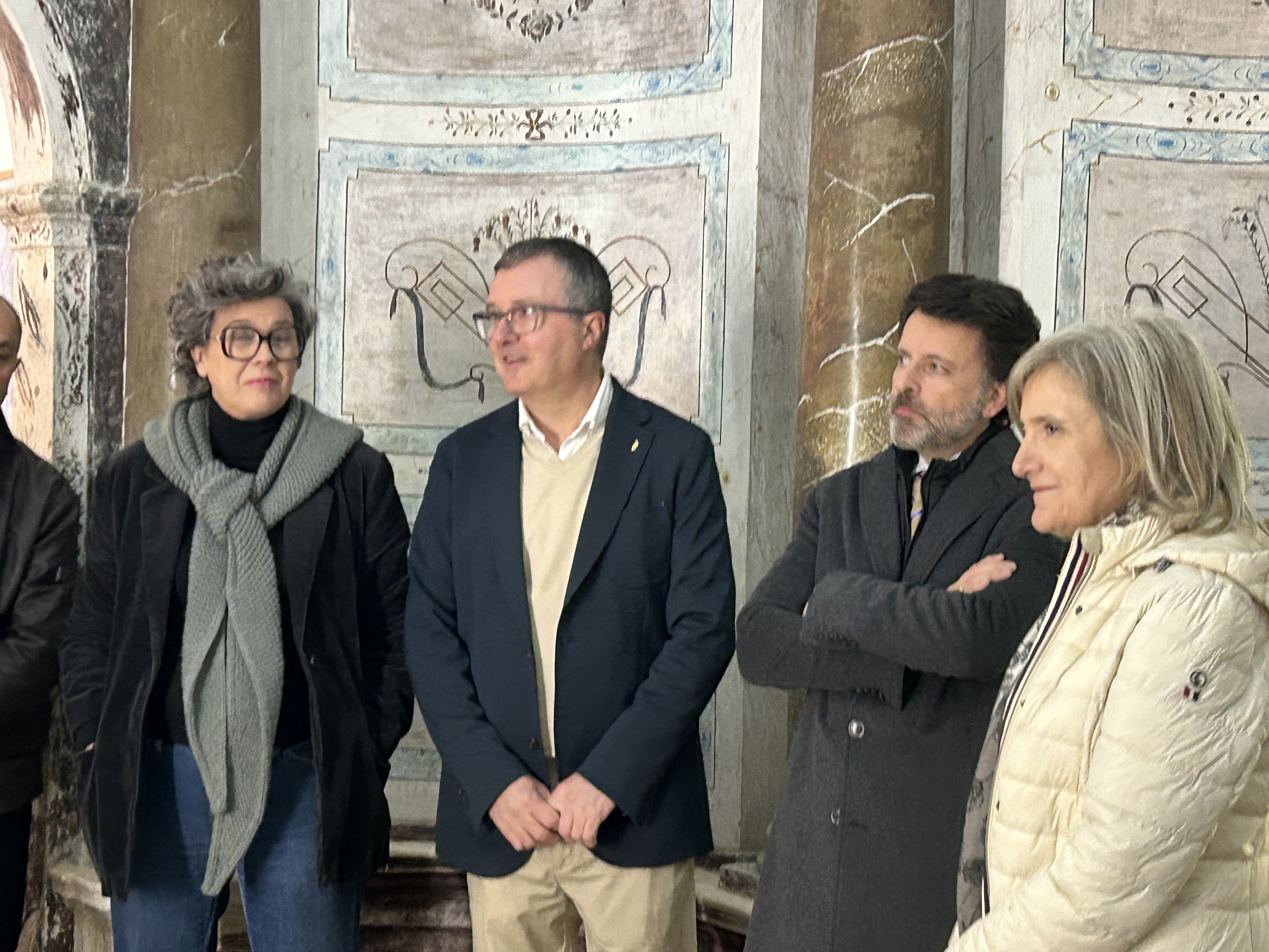 La consejera con otras personas