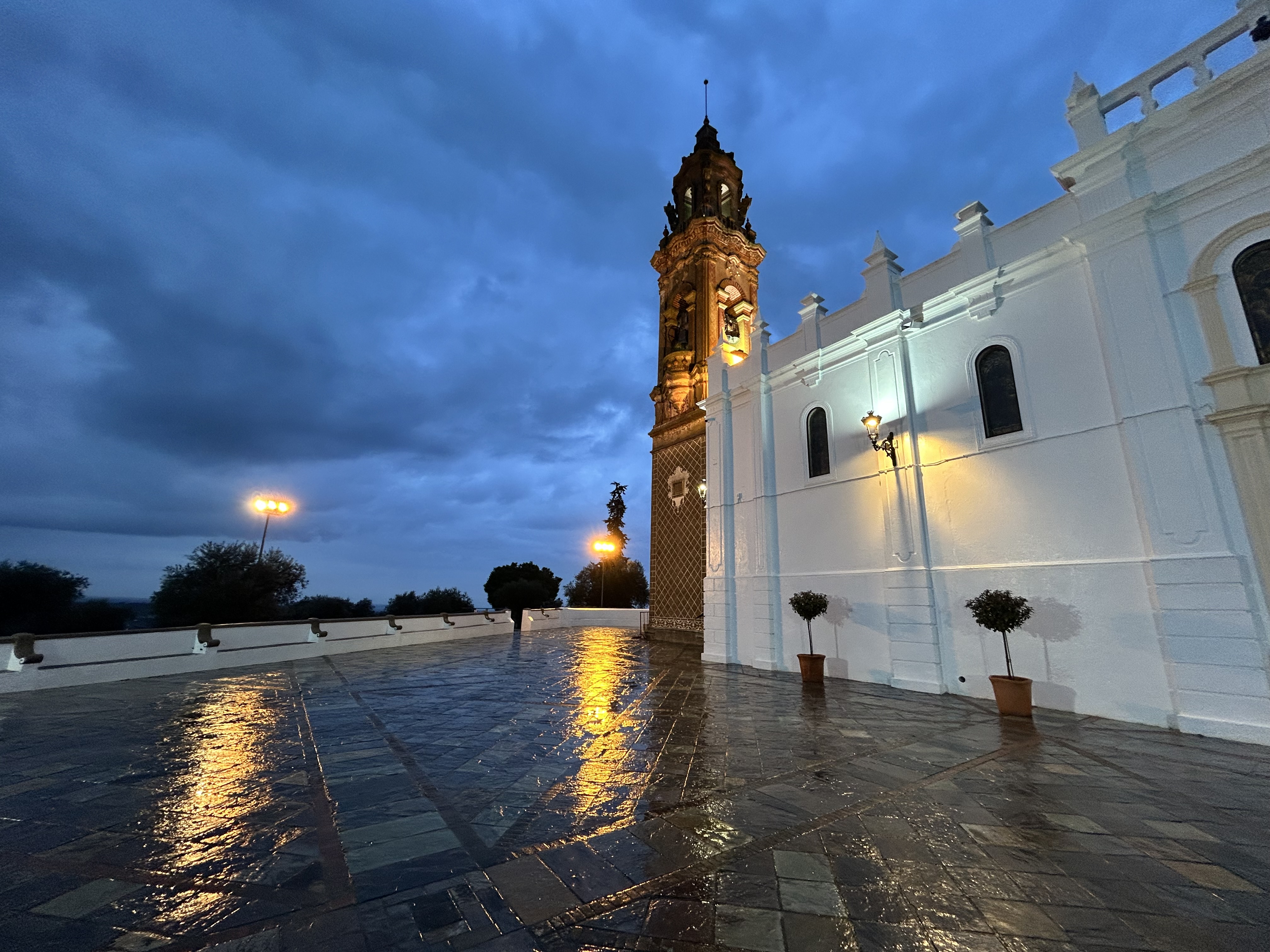Otra vista de la iglesia