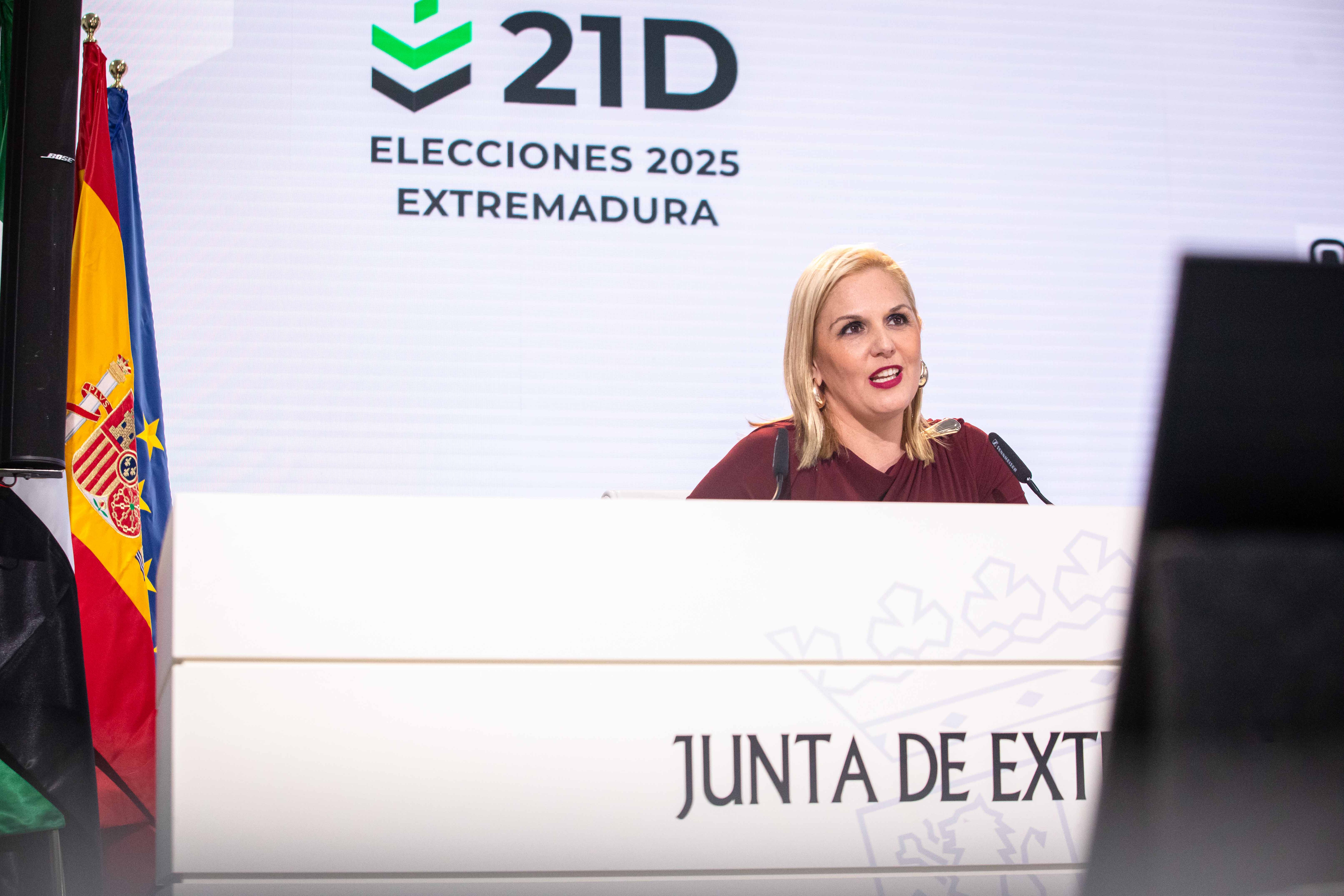 La portavoz de la Junta de Extremadura, Elena Manzano, durante la rueda de prensa.