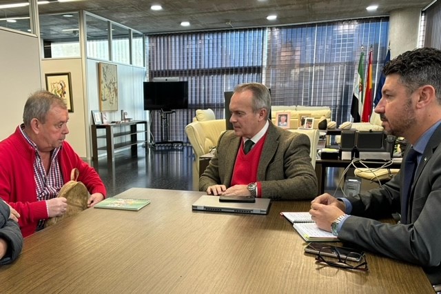Reunión con el alcalde de Cedillo