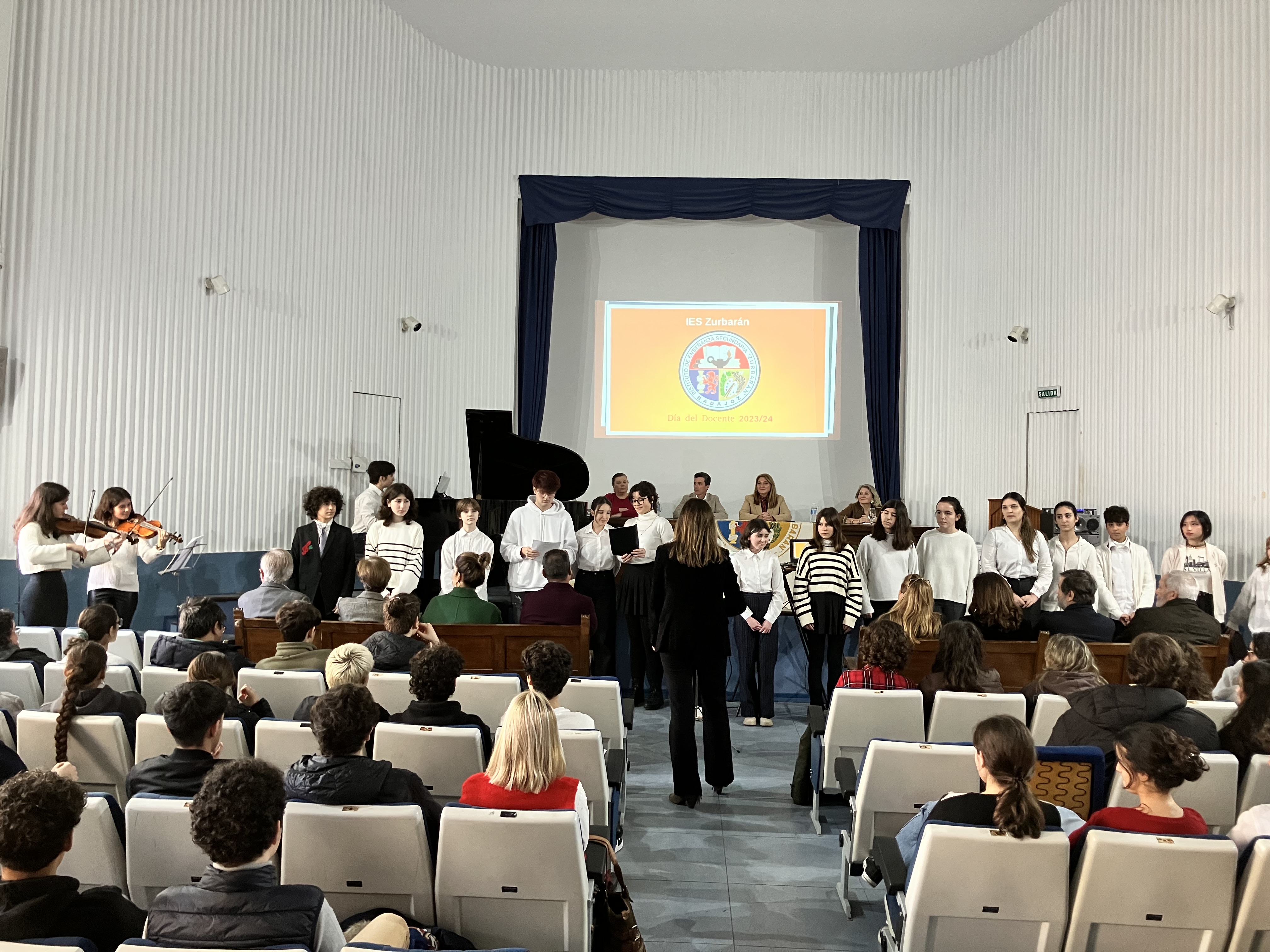 Imagen del artículo La secretaria general de Educación ensalza la figura del docente durante la celebración de Santo Tomás de Aquino en el IES Zurbarán de Badajoz