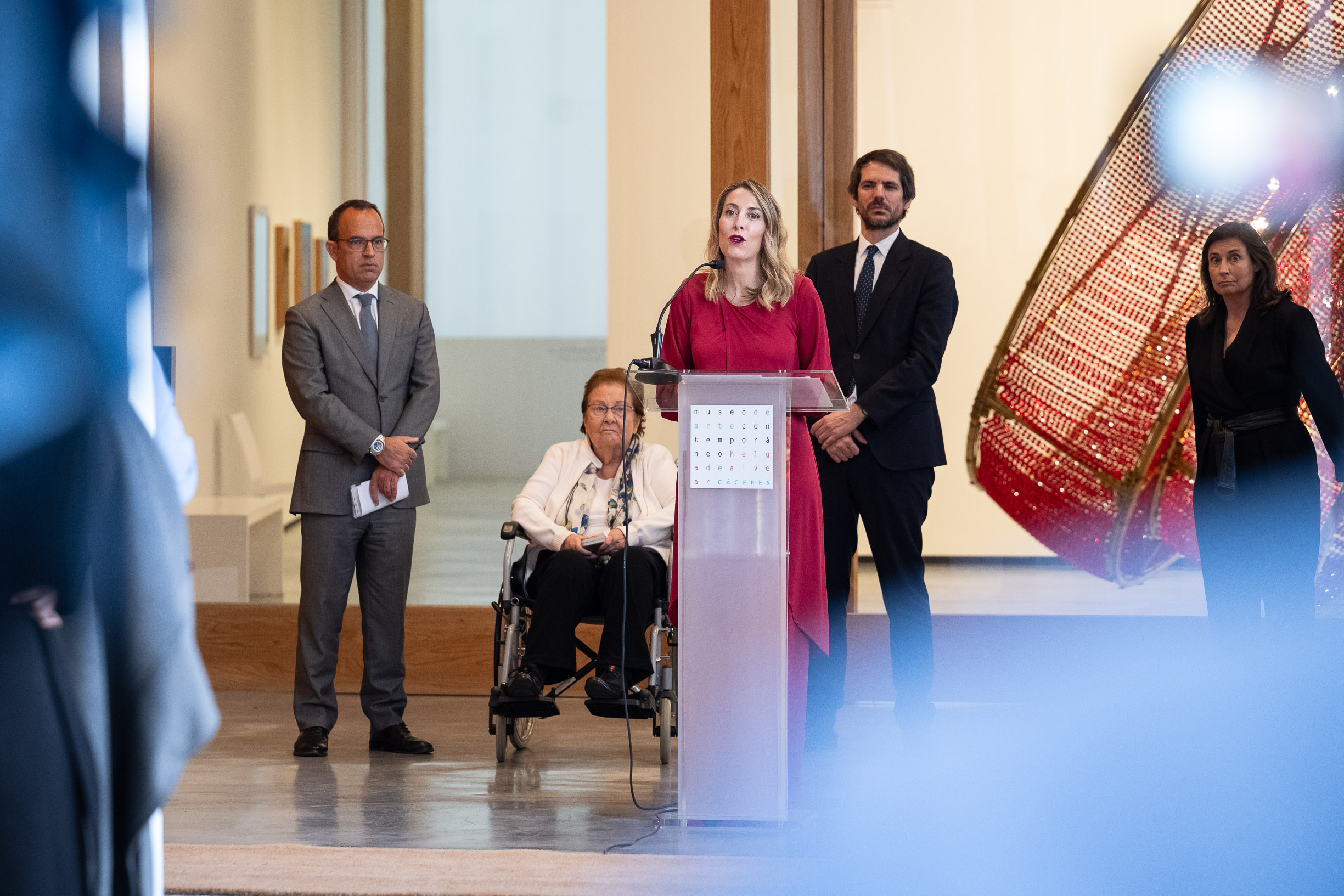 Image 8 of article Guardiola felicita a Helga de Alvear por la Medalla al Mérito Cultural de Portugal: Extremadura estará a la altura de tu generosidad