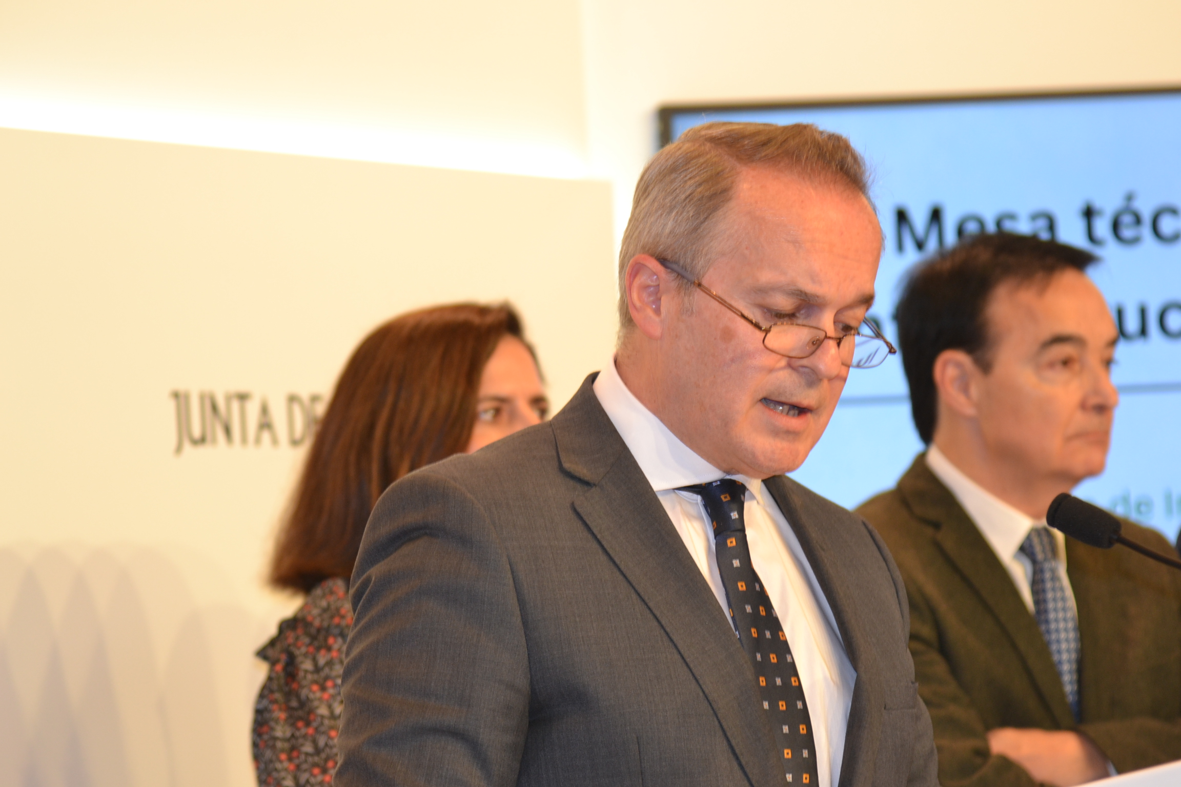El consejero durante la presentación de la Mesa Técnica de Expertos de Infraestructuras de Extremadura.