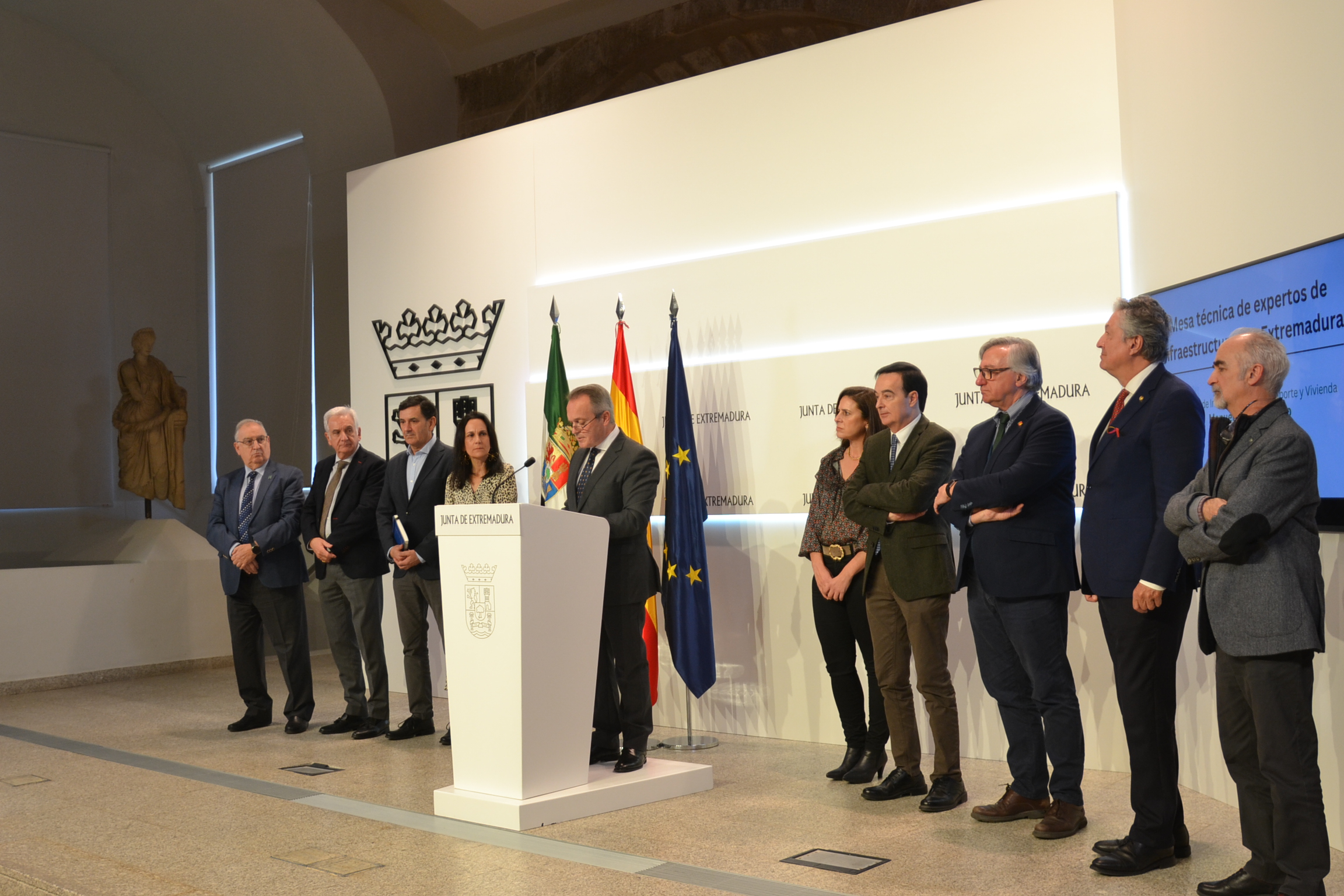 El consejero durante la presentación de la Mesa Técnica de Expertos de Infraestructuras de Extremadura.