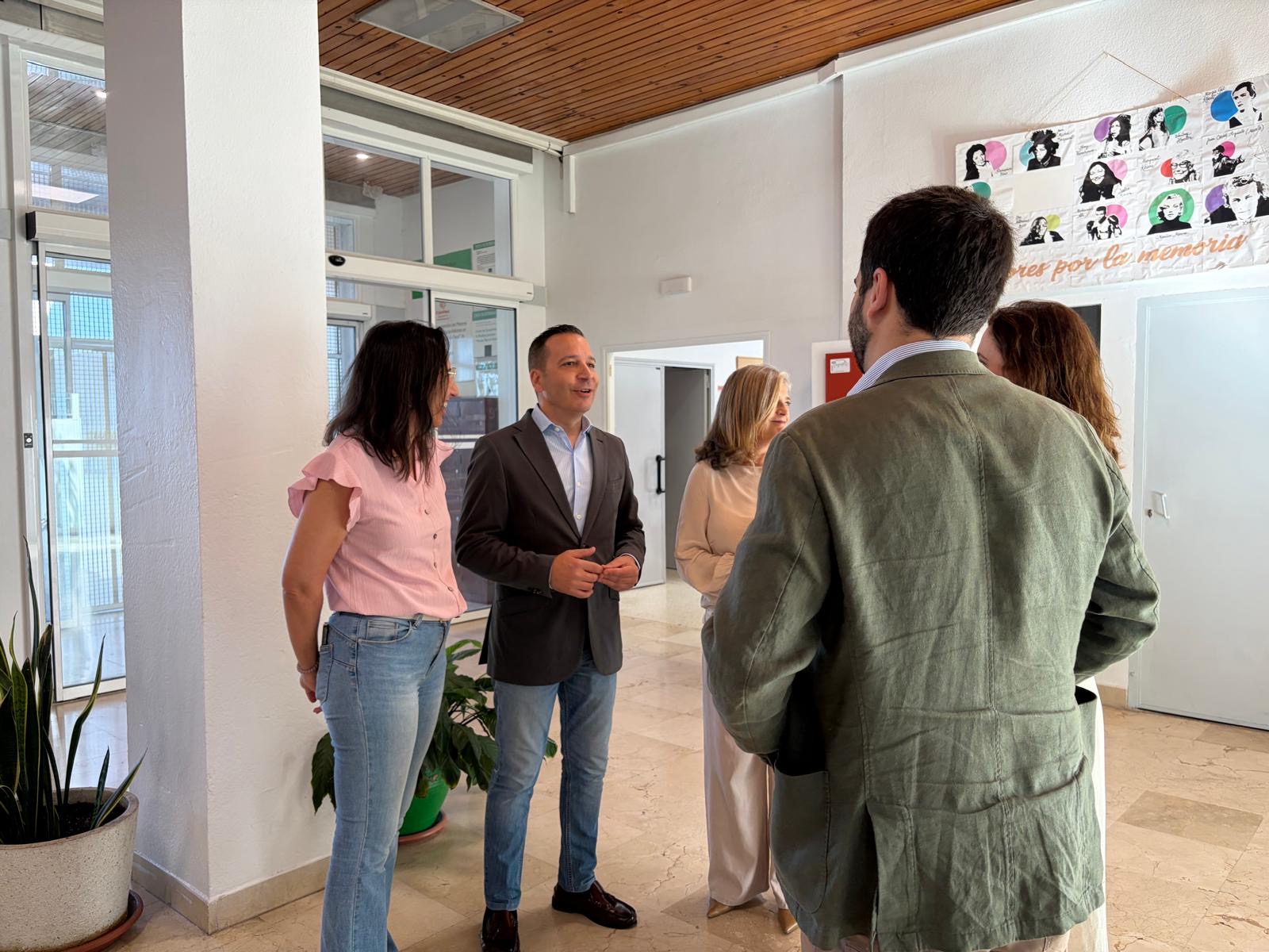 Visita del vicepresidente Oscar Fernández al Centro Marcelo Nessi foto 4
