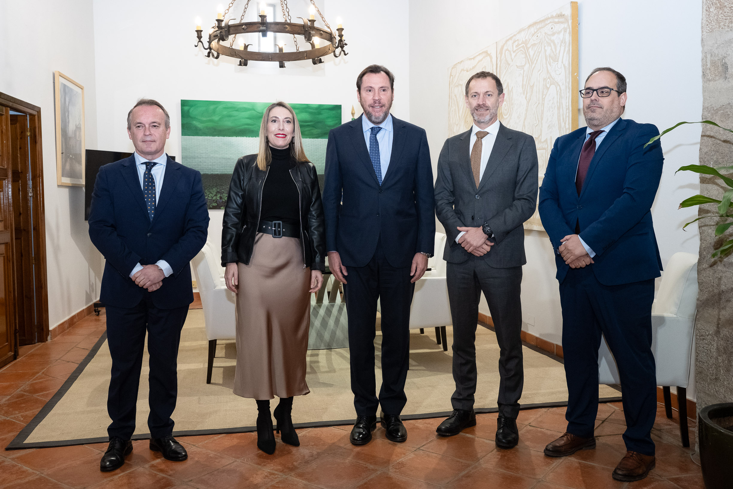 Image 3 of article María Guardiola plantea al ministro Óscar Puente todas las necesidades de Extremadura en materia de transporte e infraestructuras