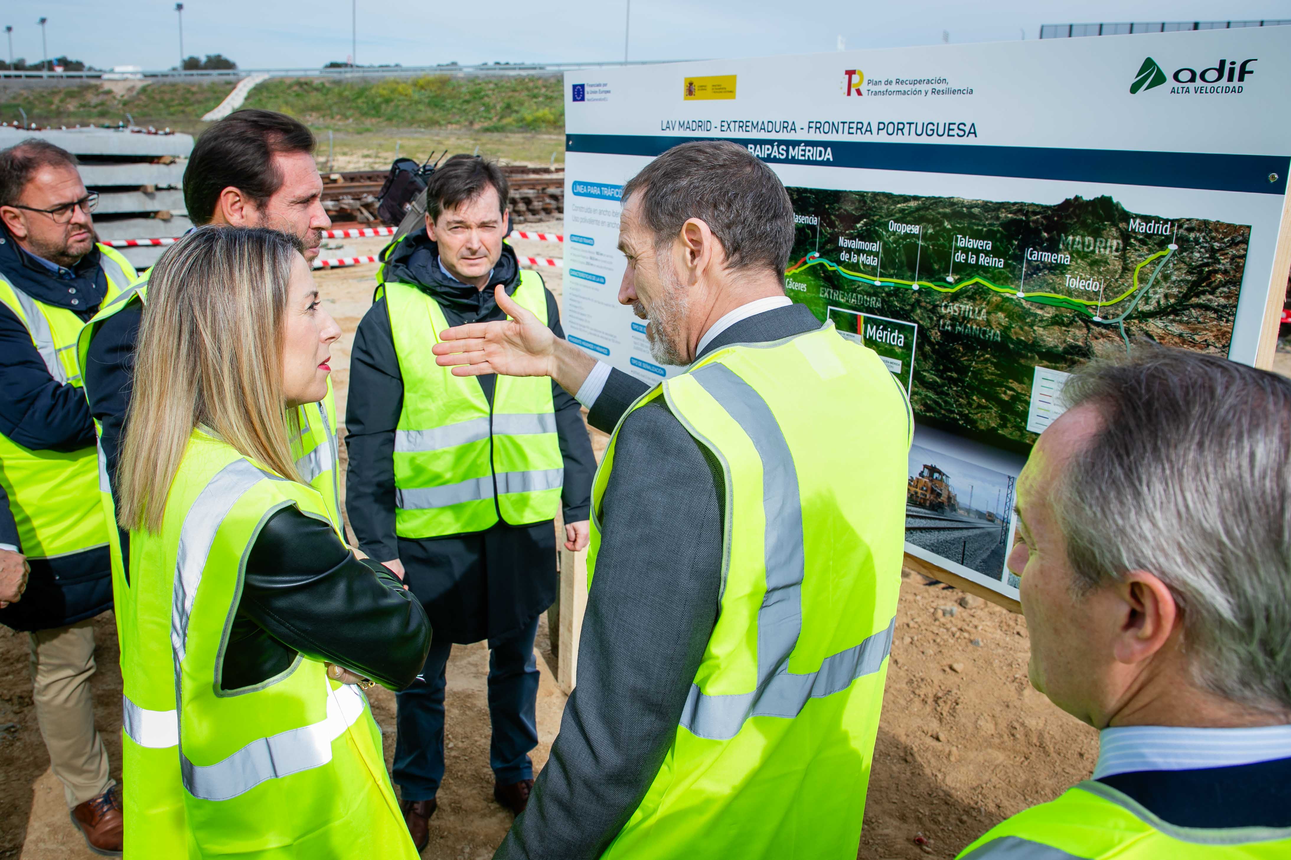 La presidenta de la Junta, María Guardiola, y el ministro de Transportes y Movilidad Sostenible, Óscar Puente, visitan las obras de Mérida.