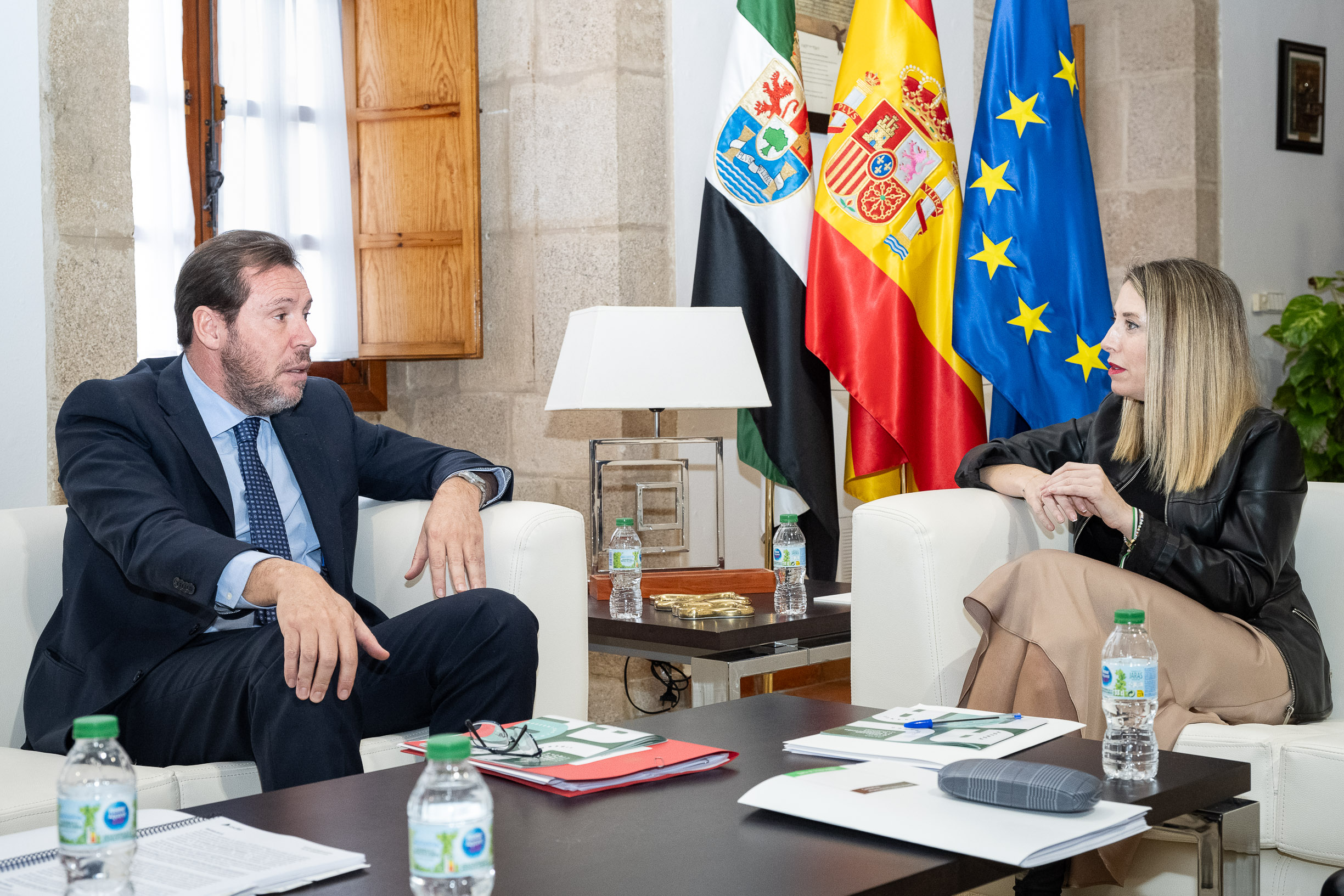 Image 13 of article María Guardiola plantea al ministro Óscar Puente todas las necesidades de Extremadura en materia de transporte e infraestructuras