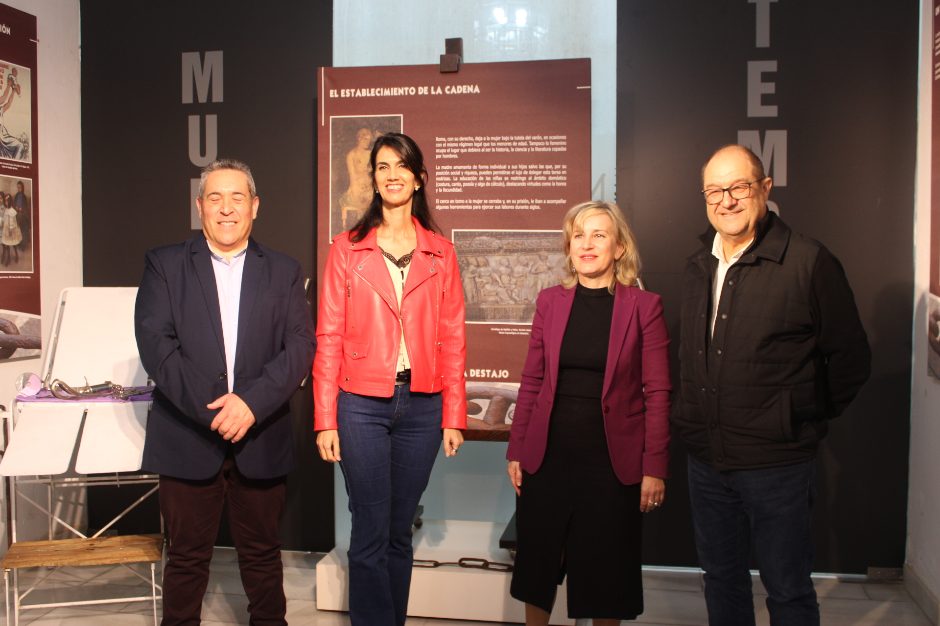 Image 2 of article El Museo Etnográfico de Villafranca de los Barros acoge la muestra itinerante 'La vida a destajo. Eslabones en la historia de la mujer'