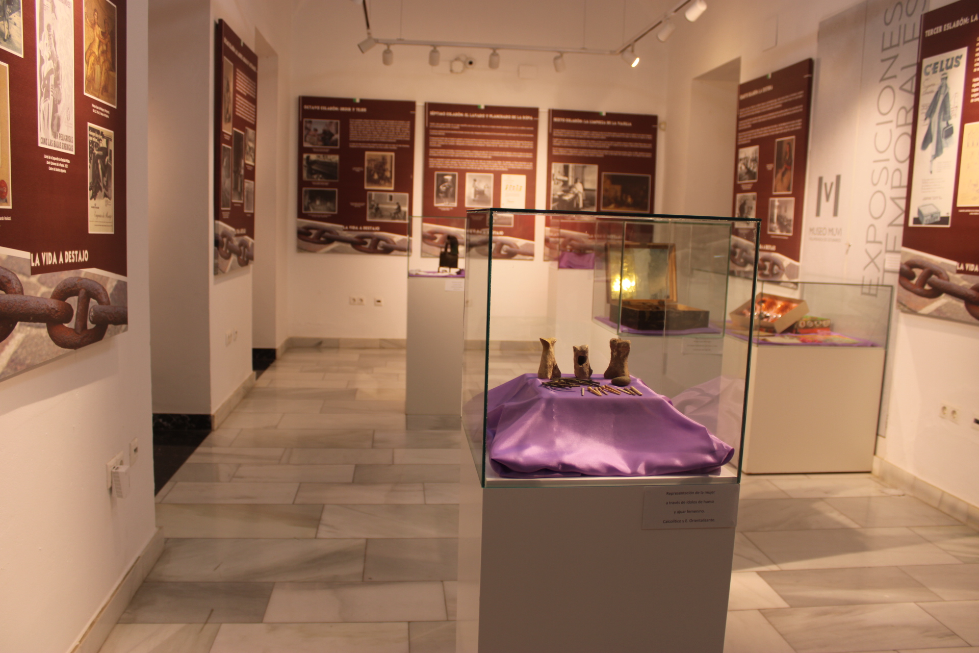 Image 4 of article El Museo Etnográfico de Villafranca de los Barros acoge la muestra itinerante 'La vida a destajo. Eslabones en la historia de la mujer'