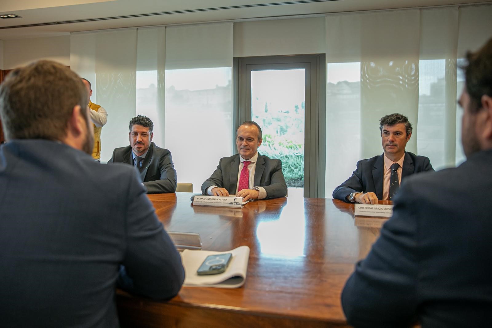 El consejero de Infraestructuras, Transporte y Vivienda, Manuel Martín Castizo, durante la reunión en Toledo.