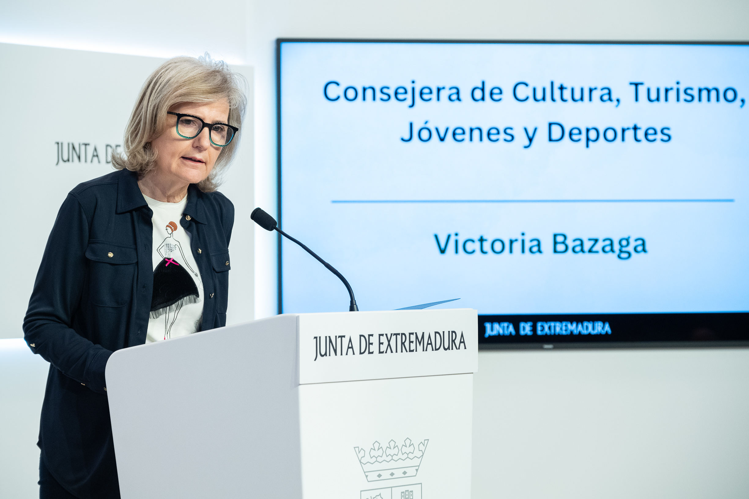 Foto de la consejera de Cultura, Turismo, Jóvenes y Deportes, Victoria Bazaga, durante la rueda de prensa 