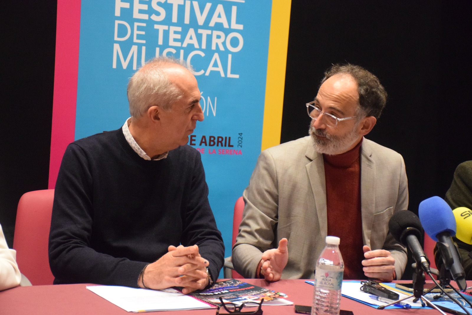 Foto del secretario general de Cultura y otras autoridades durante la presentación del festival
