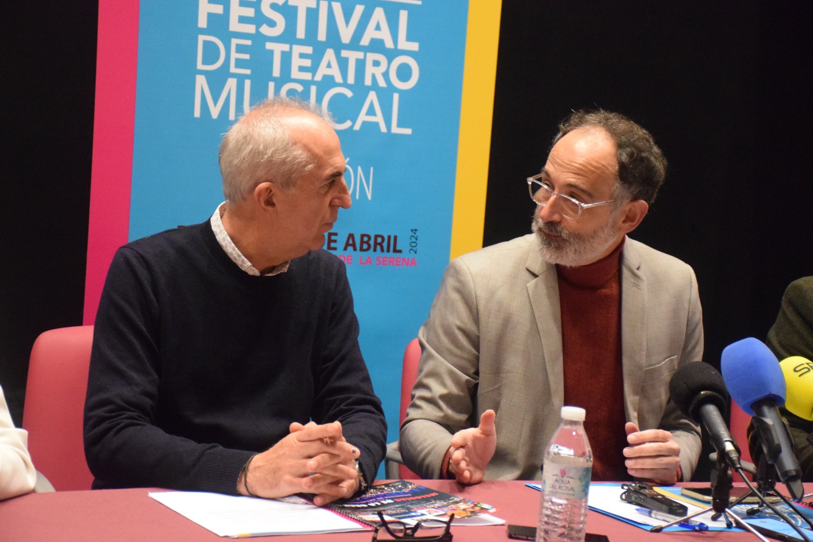 Foto del secretario general de Cultura y otras autoridades durante la presentación del festival