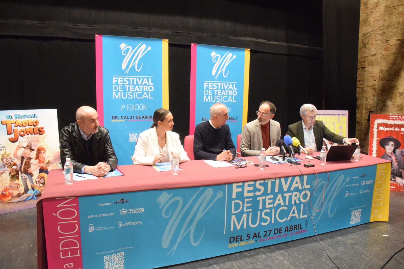 Foto del secretario general de Cultura y otras autoridades durante la presentación del festival