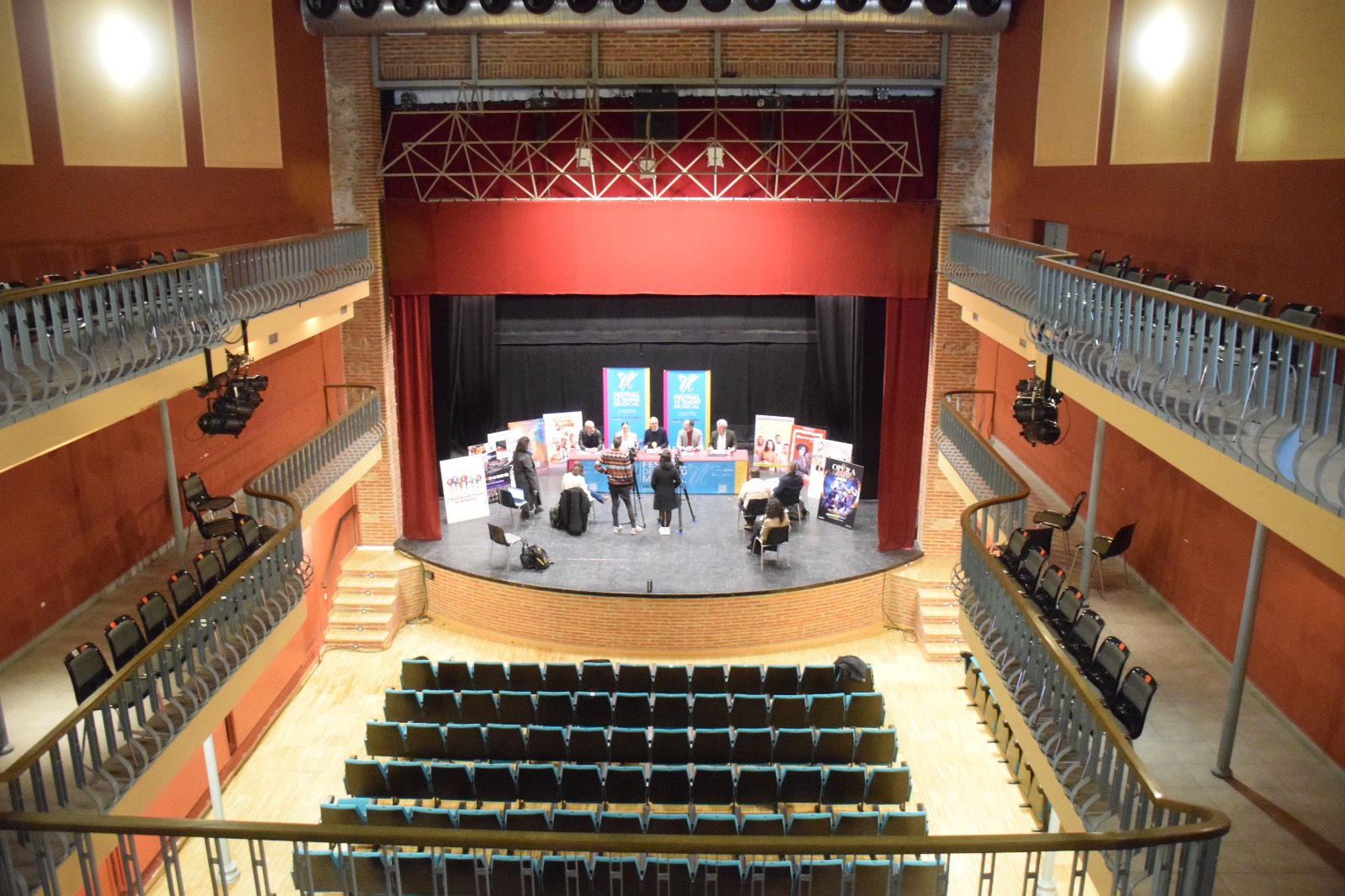 Foto del secretario general de Cultura y otras autoridades durante la presentación del festival