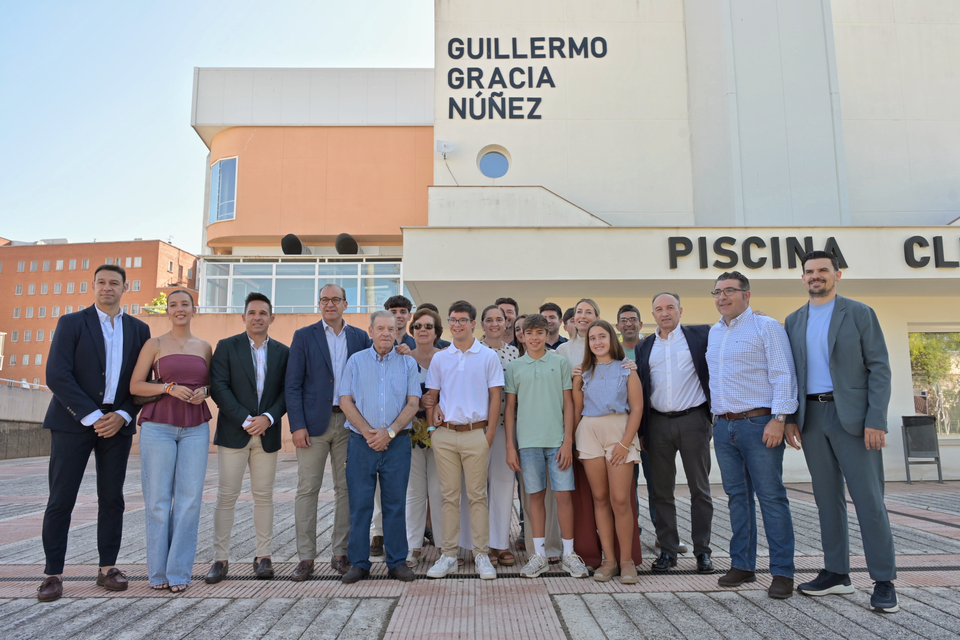 Foto de La Junta de Extremadura da el nombre del nadador Guillermo Gracia Núñez a la piscina climatizada del CNTD 'Ciudad Deportiva' de Cáceres