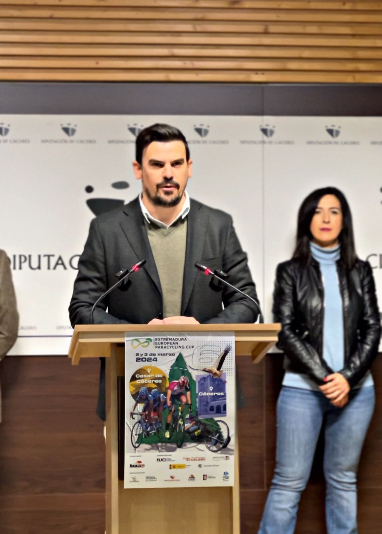 Foto del director general de Jóvenes y Deportes durante su intervención