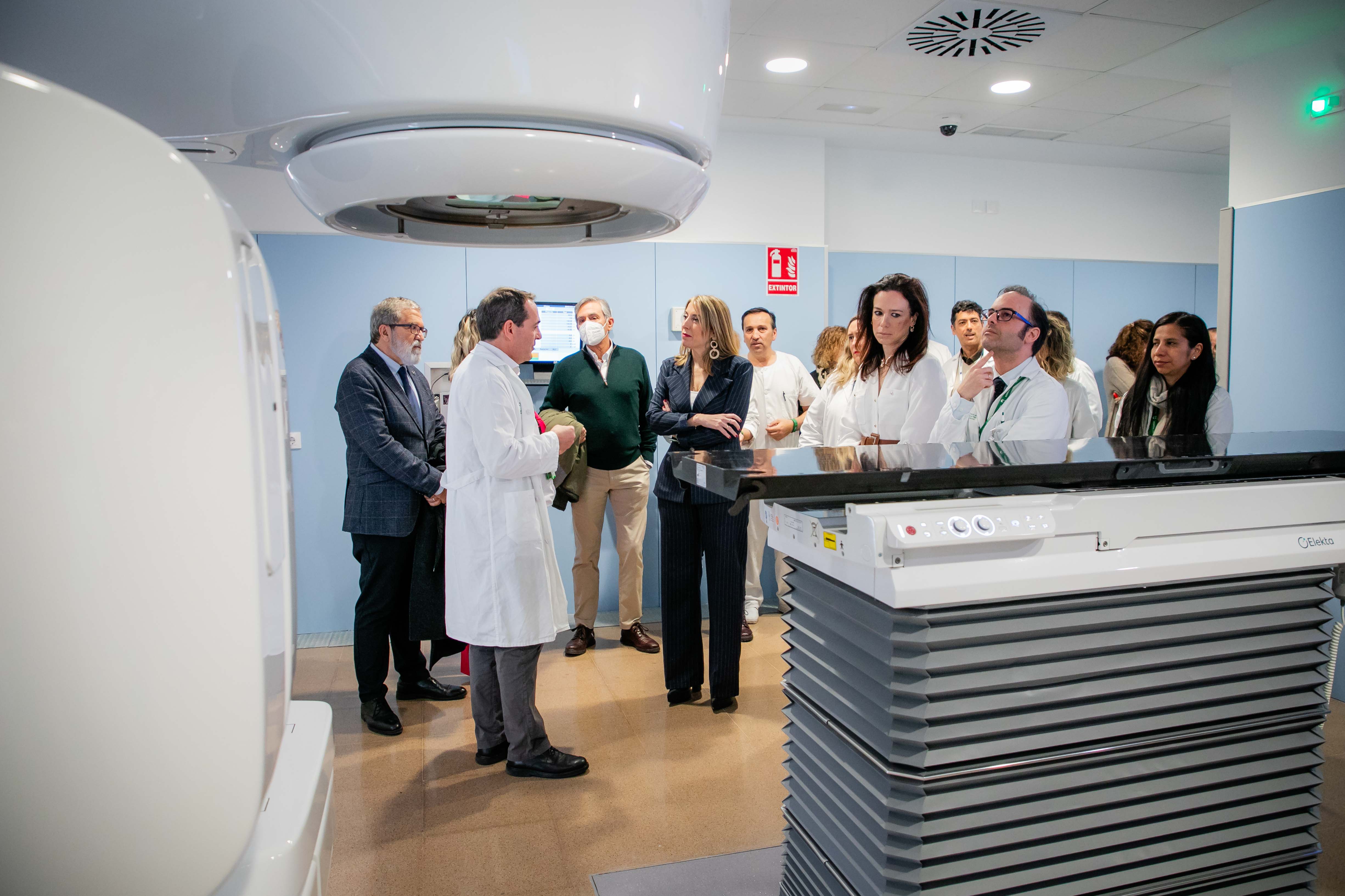Image 1 of article María Guardiola inaugura el segundo acelerador lineal del Hospital Universitario de Cáceres