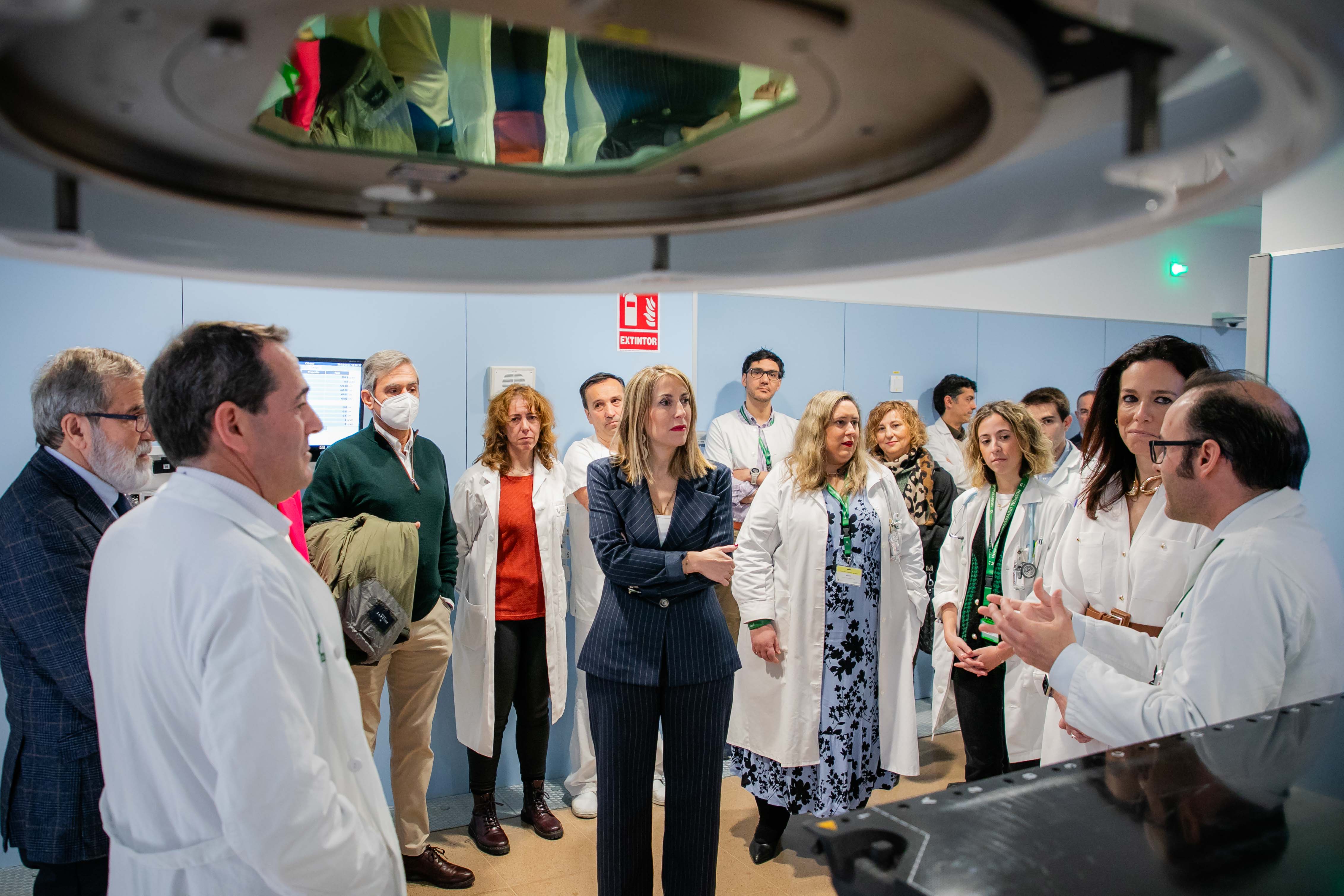 Image 5 of article María Guardiola inaugura el segundo acelerador lineal del Hospital Universitario de Cáceres