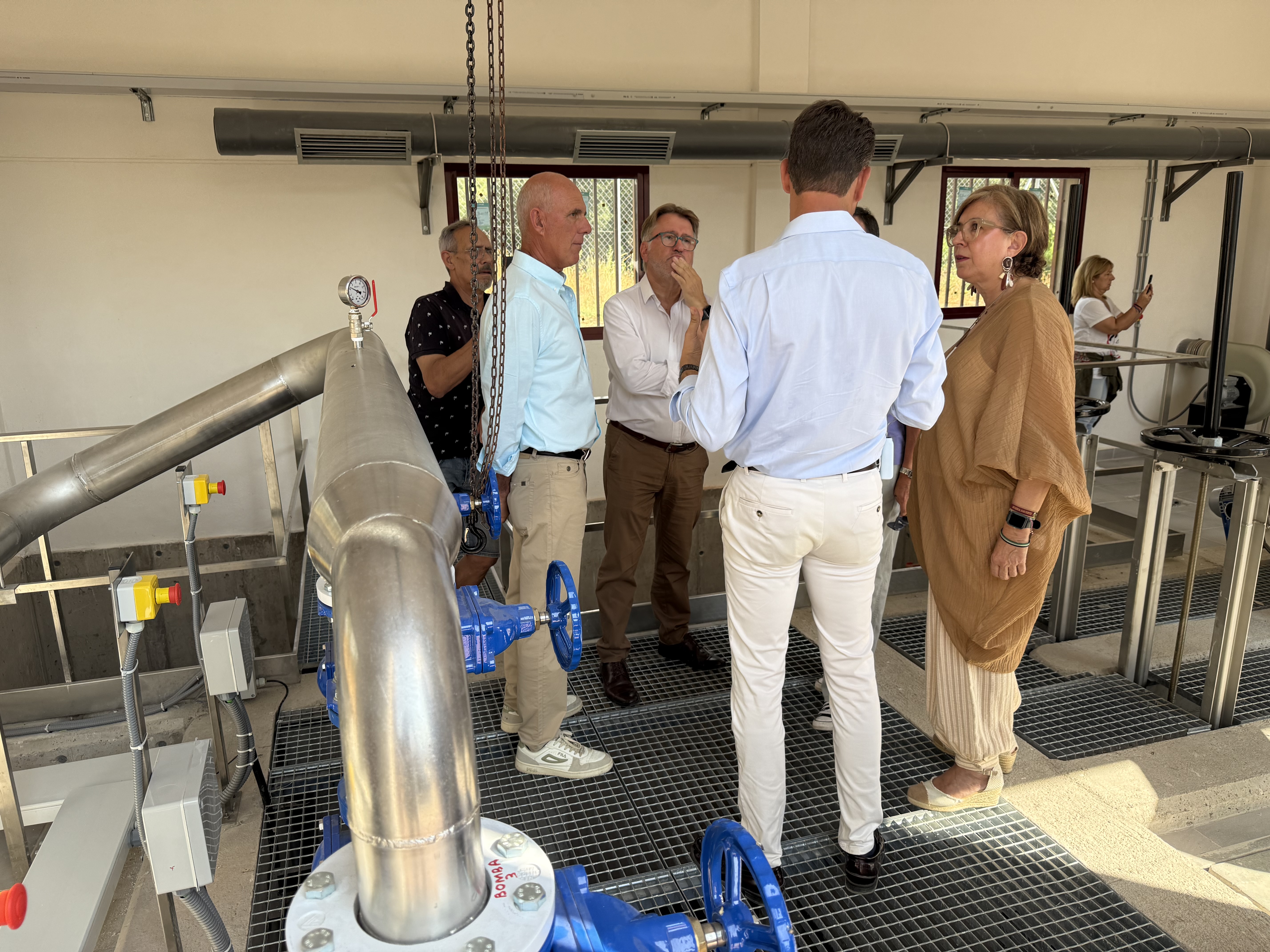 La consejera de Industria, Energía, Ciencia y Territorio, Mercedes Morán, ha visitado este jueves la nueva Estación de Bombeo de Aguas Residuales (EBAR) de Jaraíz de la Vera.