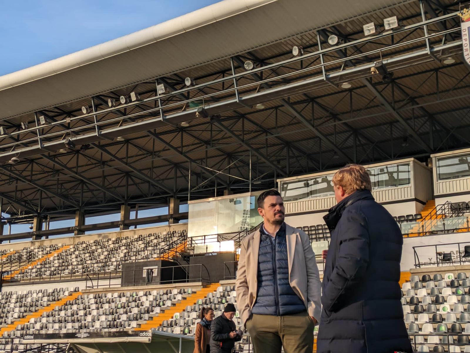 Foto del director general de Deportes y del alcalde de Badajoz