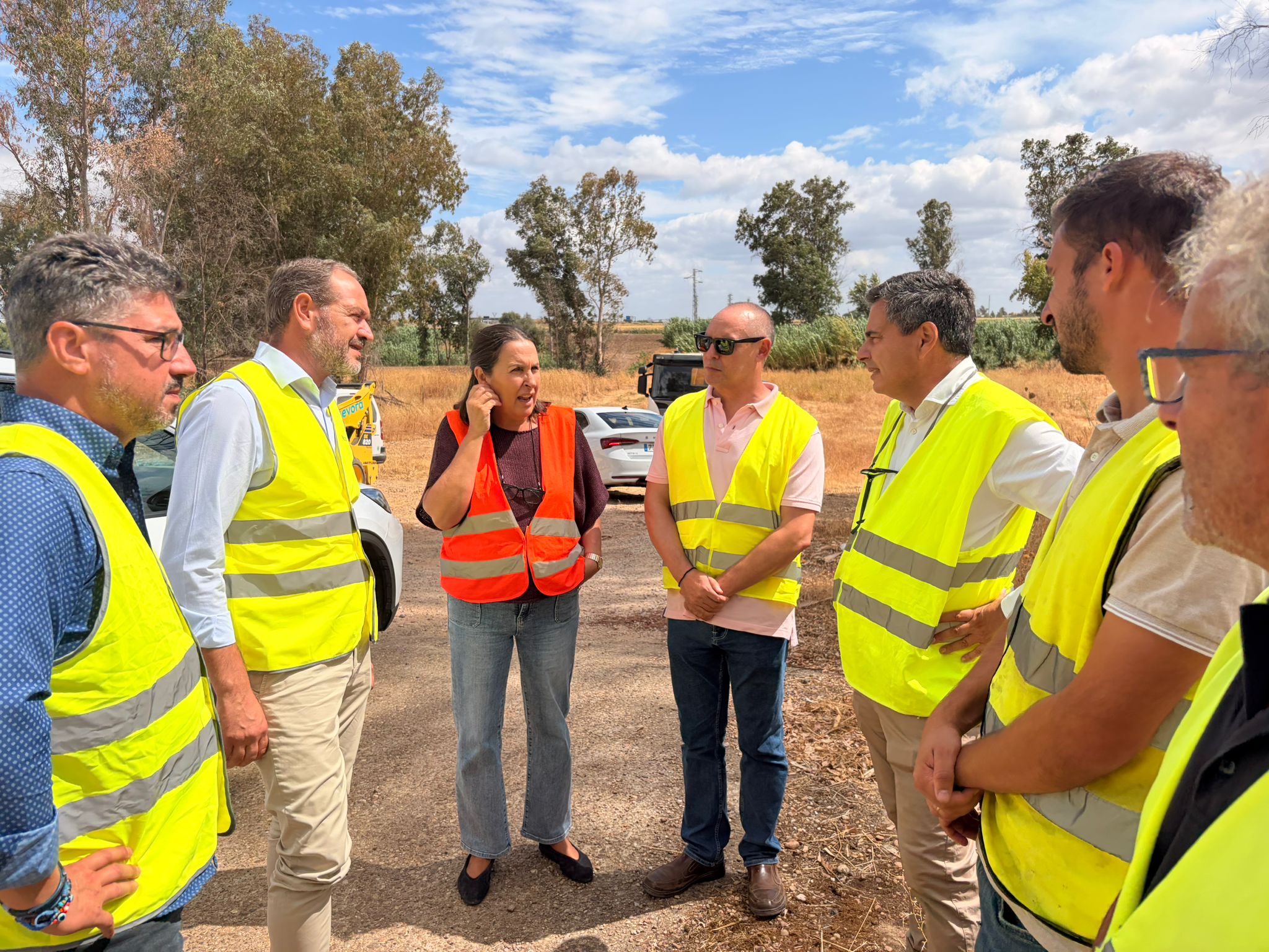 El consejero de Infraestructuras, Transporte y Vivienda, Francisco José Ramírez, ha visitado el desarrollo de los trabajos acompañado por el director general de Infraestructuras Viarias, David Herrero.