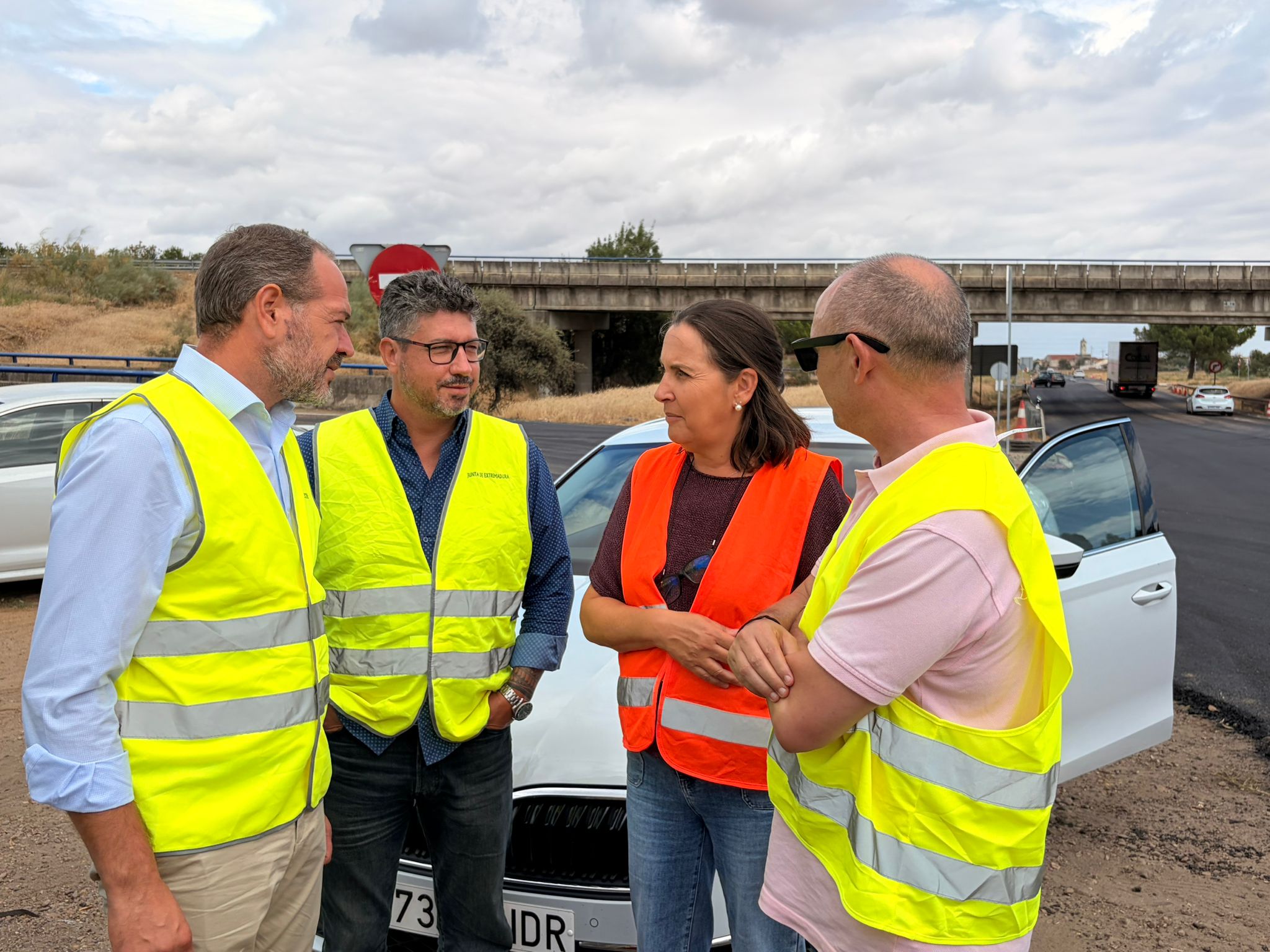 El consejero de Infraestructuras, Transporte y Vivienda, Francisco José Ramírez, ha visitado el desarrollo de los trabajos acompañado por el director general de Infraestructuras Viarias, David Herrero.