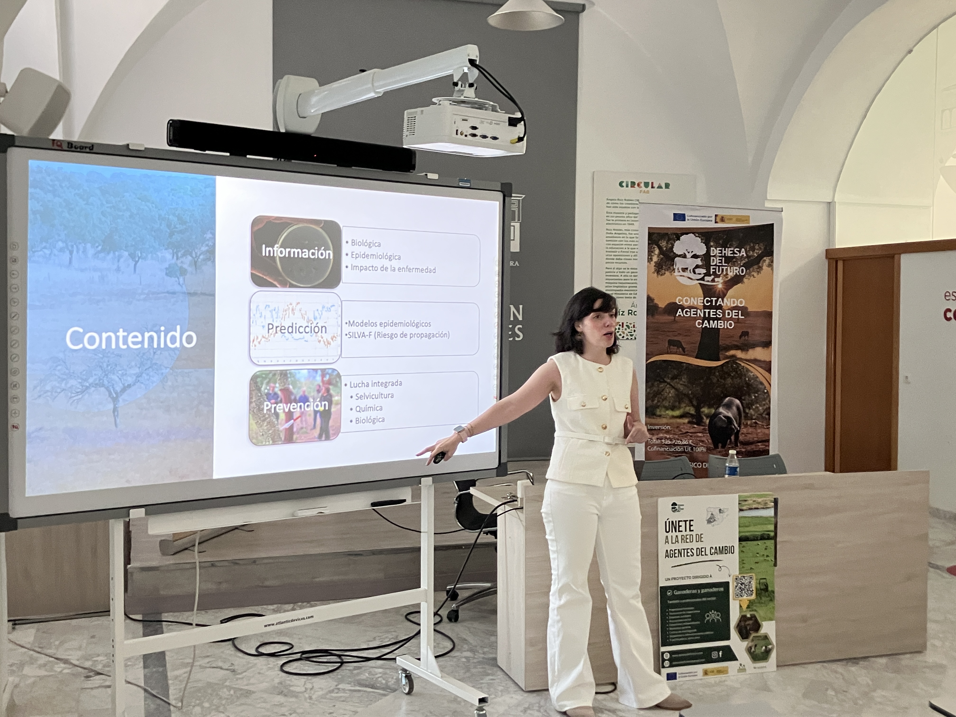 Foto de Una investigadora de CICYTEX presenta el desarrollo de su estudio sobre Fitóftora en un encuentro internacional en Sudáfrica