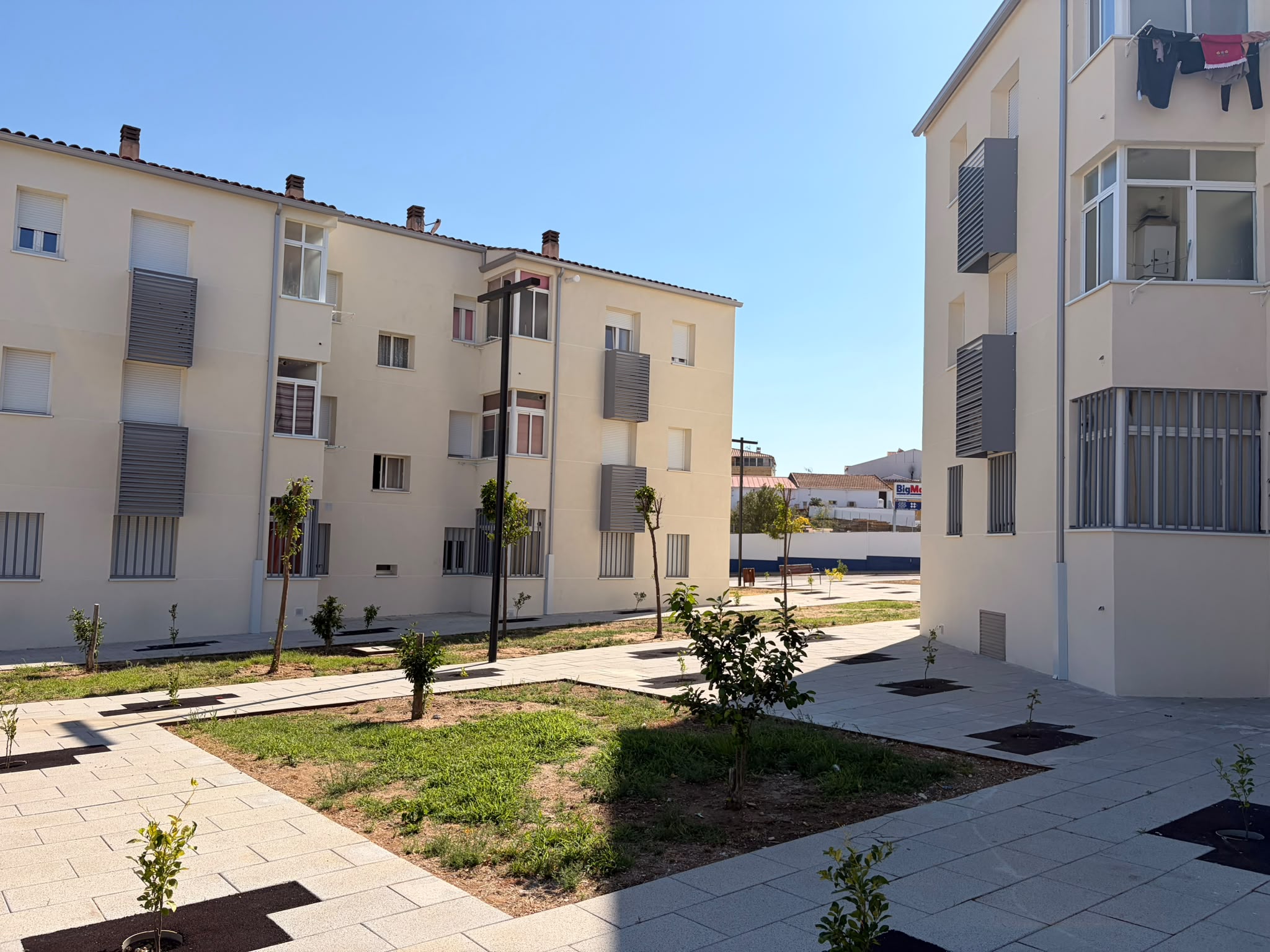 La Junta de Extremadura invierte más de 829.000 euros en la rehabilitación energética de 40 viviendas públicas en Miajadas foto 2