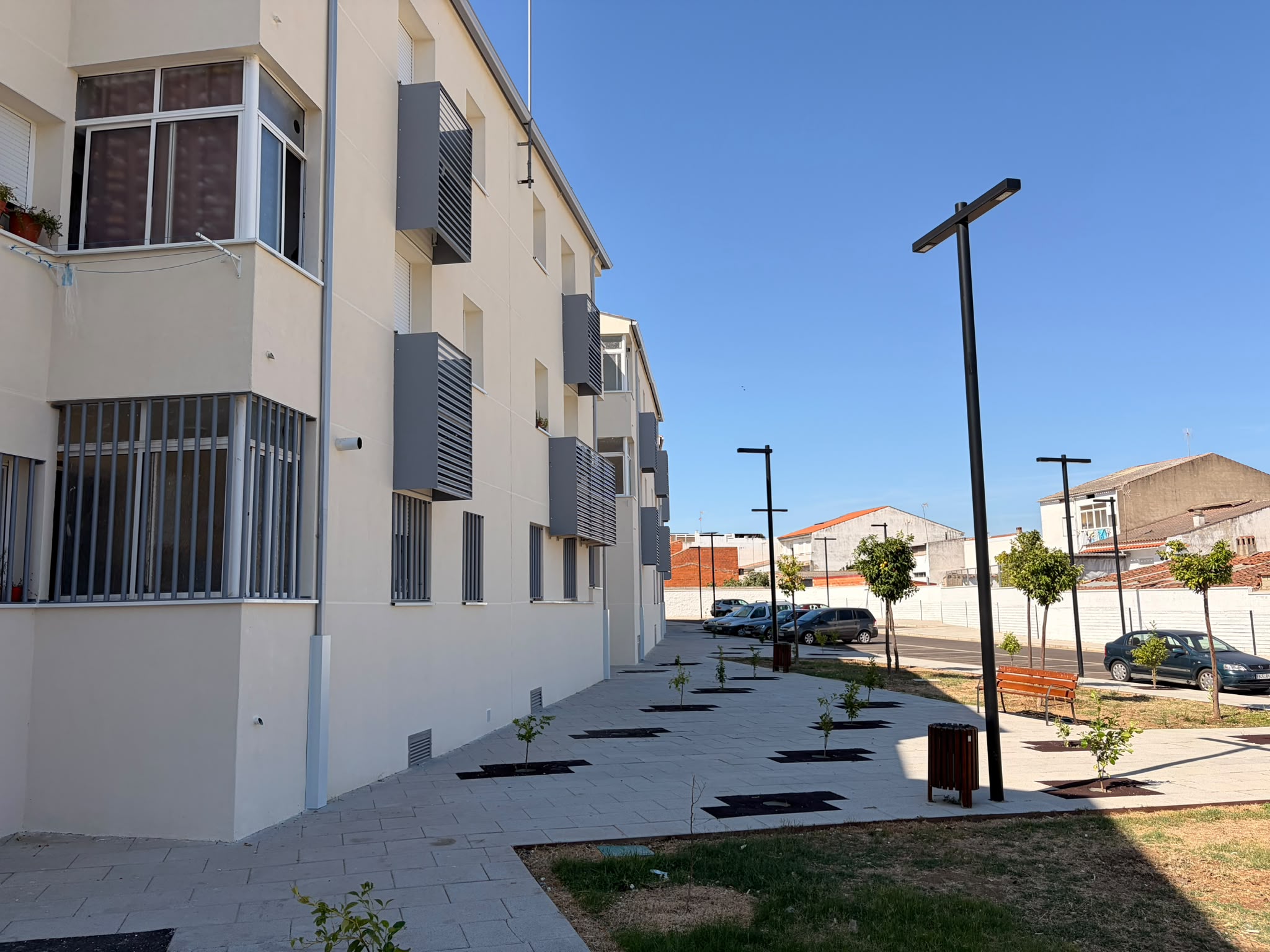 La Junta de Extremadura invierte más de 829.000 euros en la rehabilitación energética de 40 viviendas públicas en Miajadas foto 3