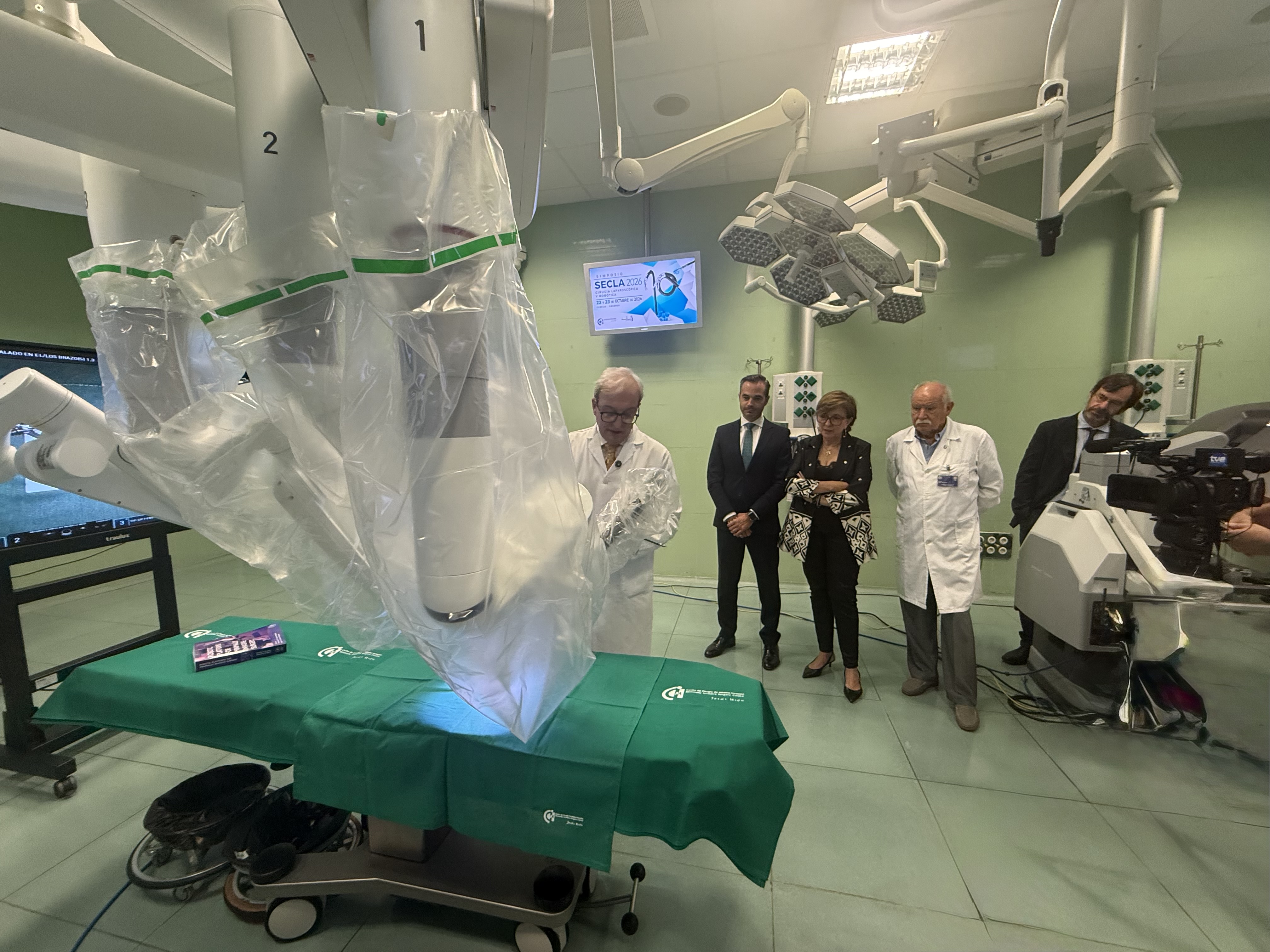 Presentación del robot quirúrgico Da Vinci Xi en el CCMMJU foto 2