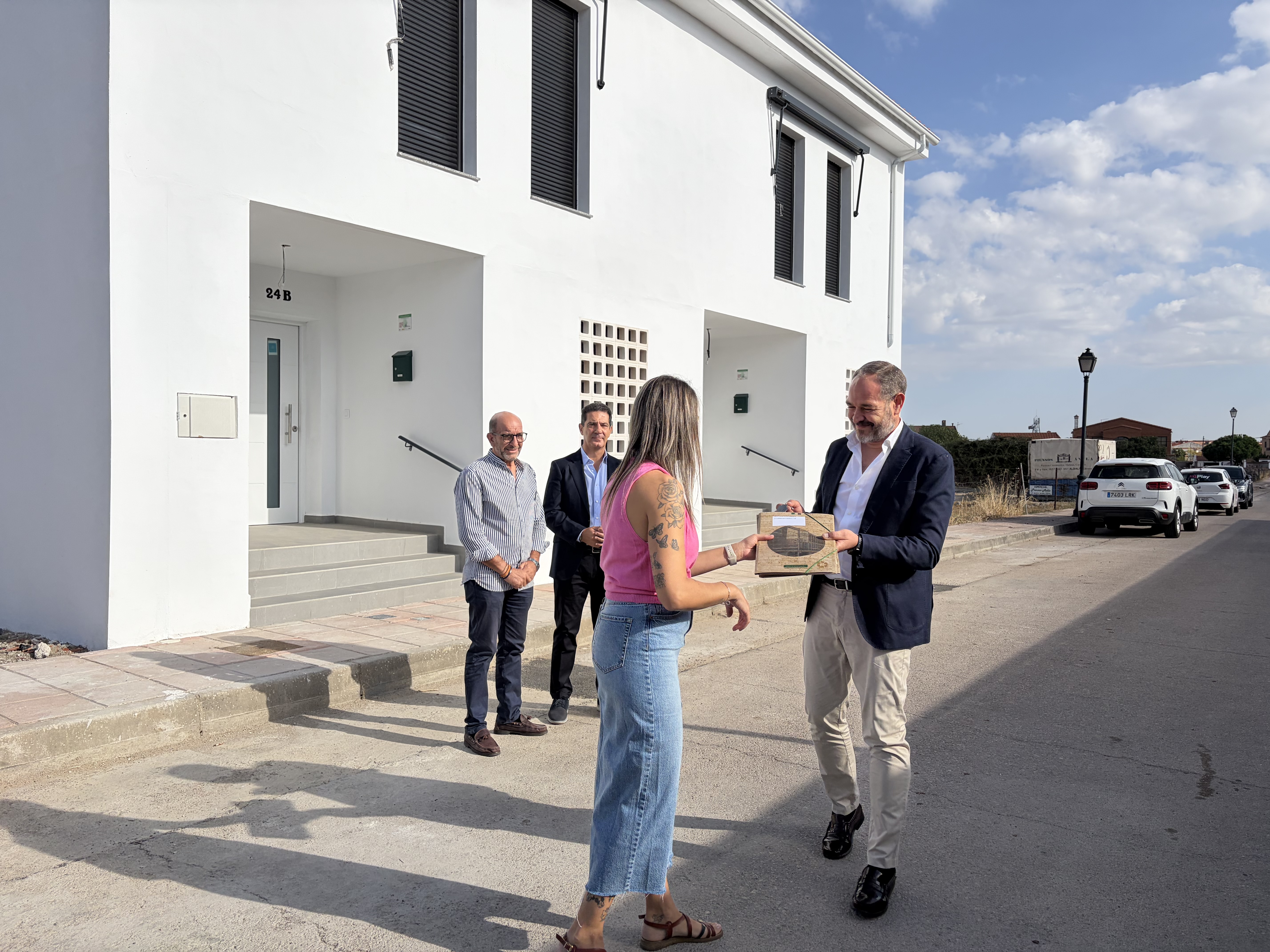 Entrega de viviendas en Albalá.