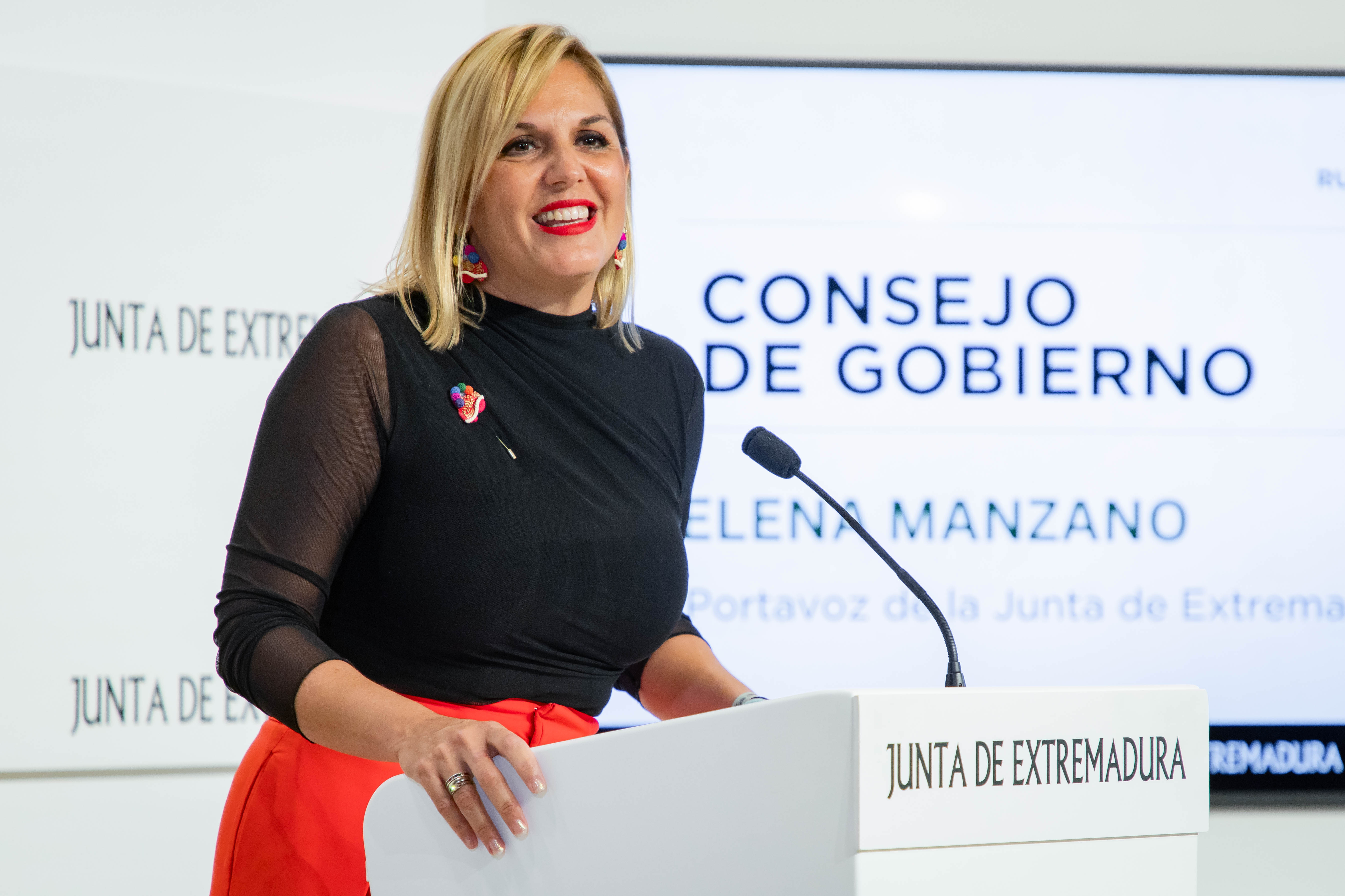 Comparecencia de Elena Manzano