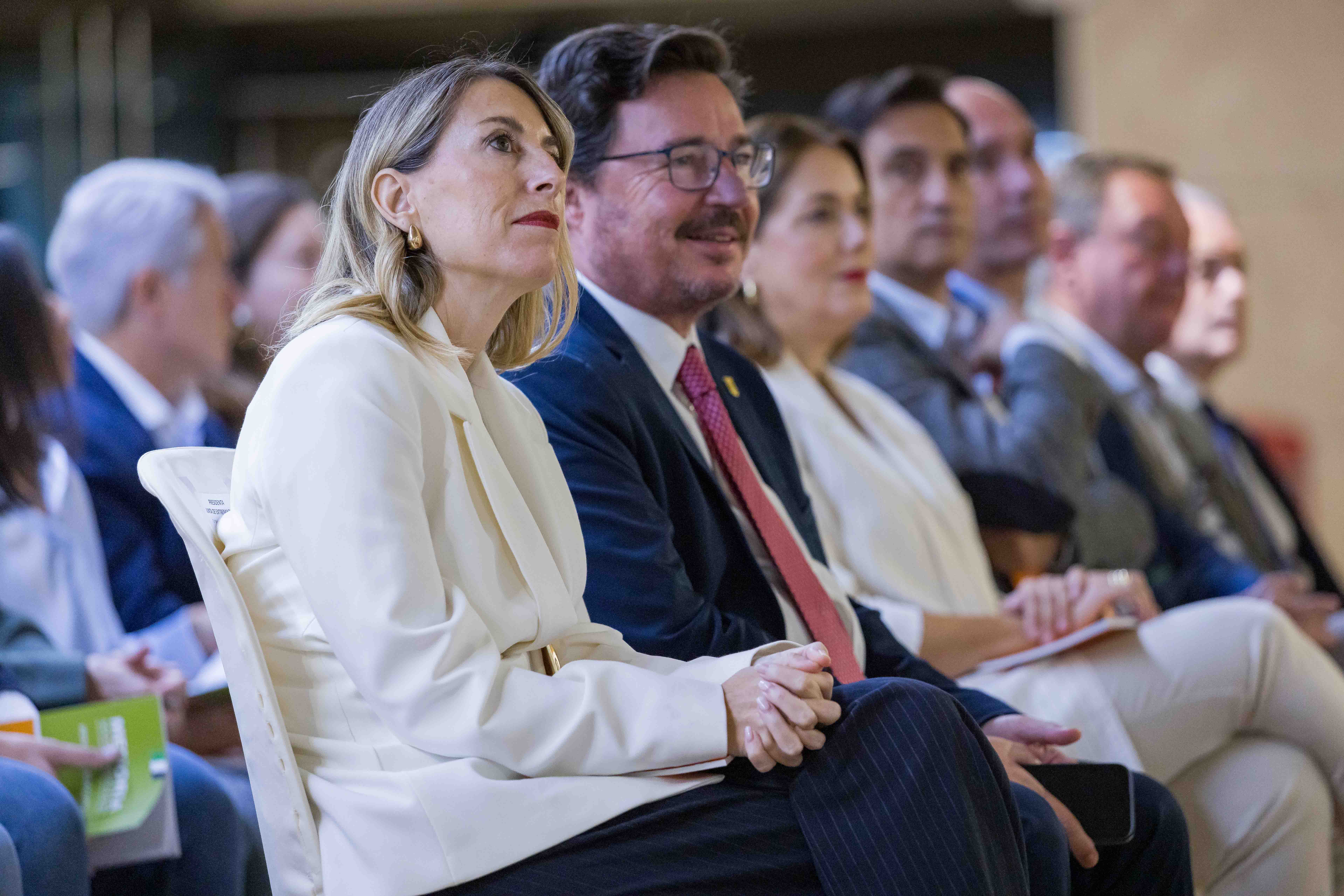 Presidenta junto a Consejero Economía