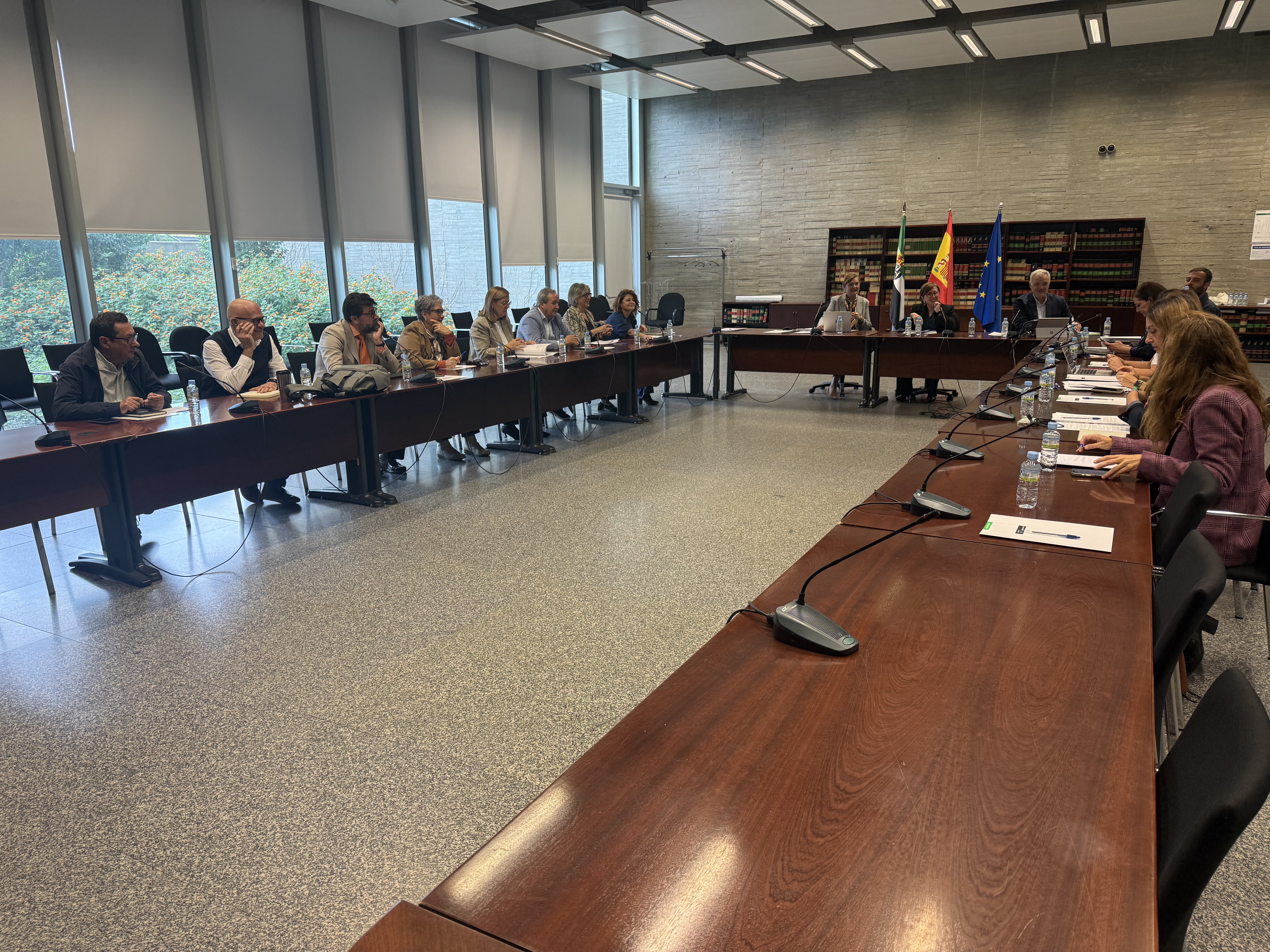 La Junta de Extremadura avanza en la Estrategia de Reto Demográfico y planifica el ciclo 2027-2030