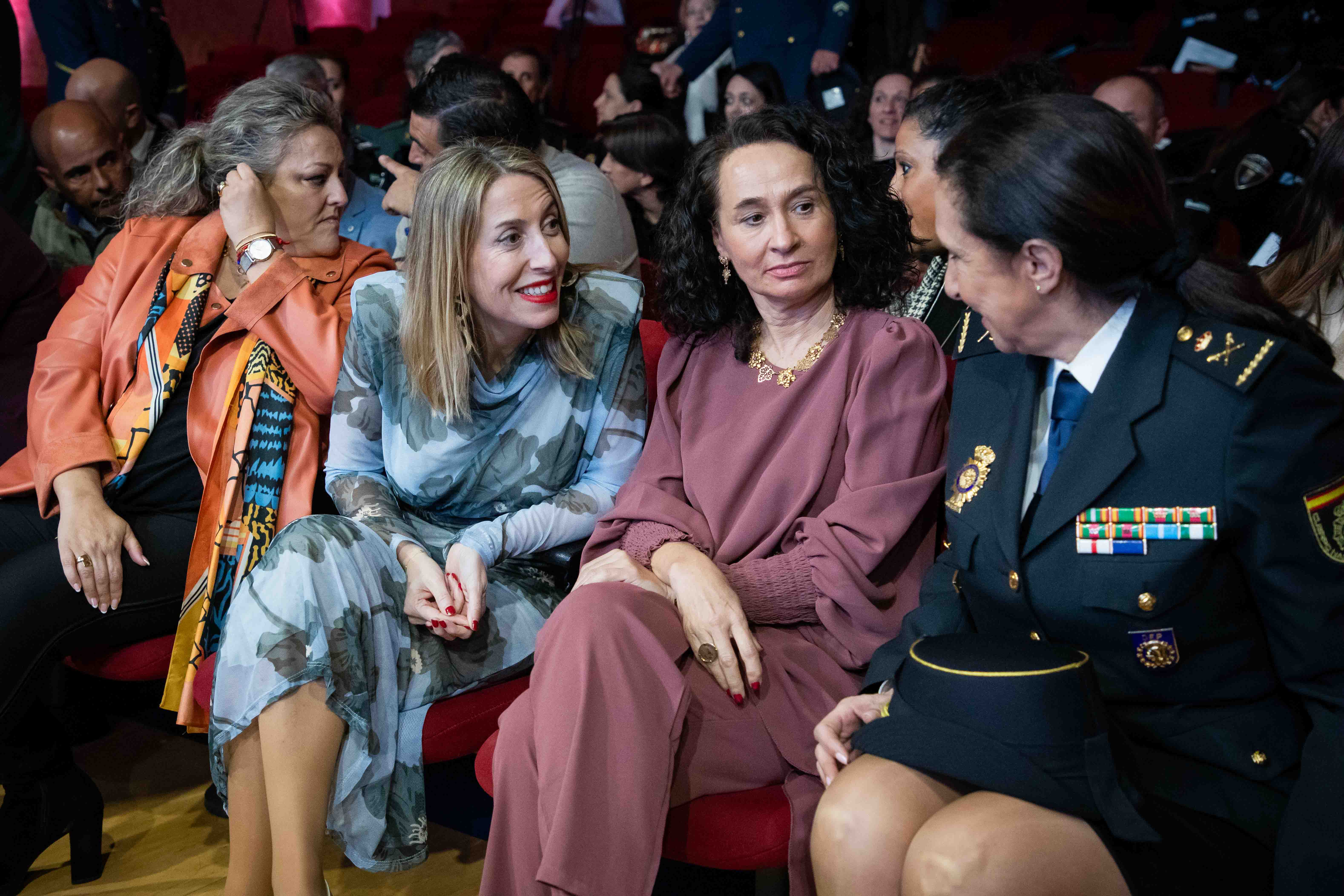 Foto de la presidenta de la Junta y de la presidenta del TSJEX 