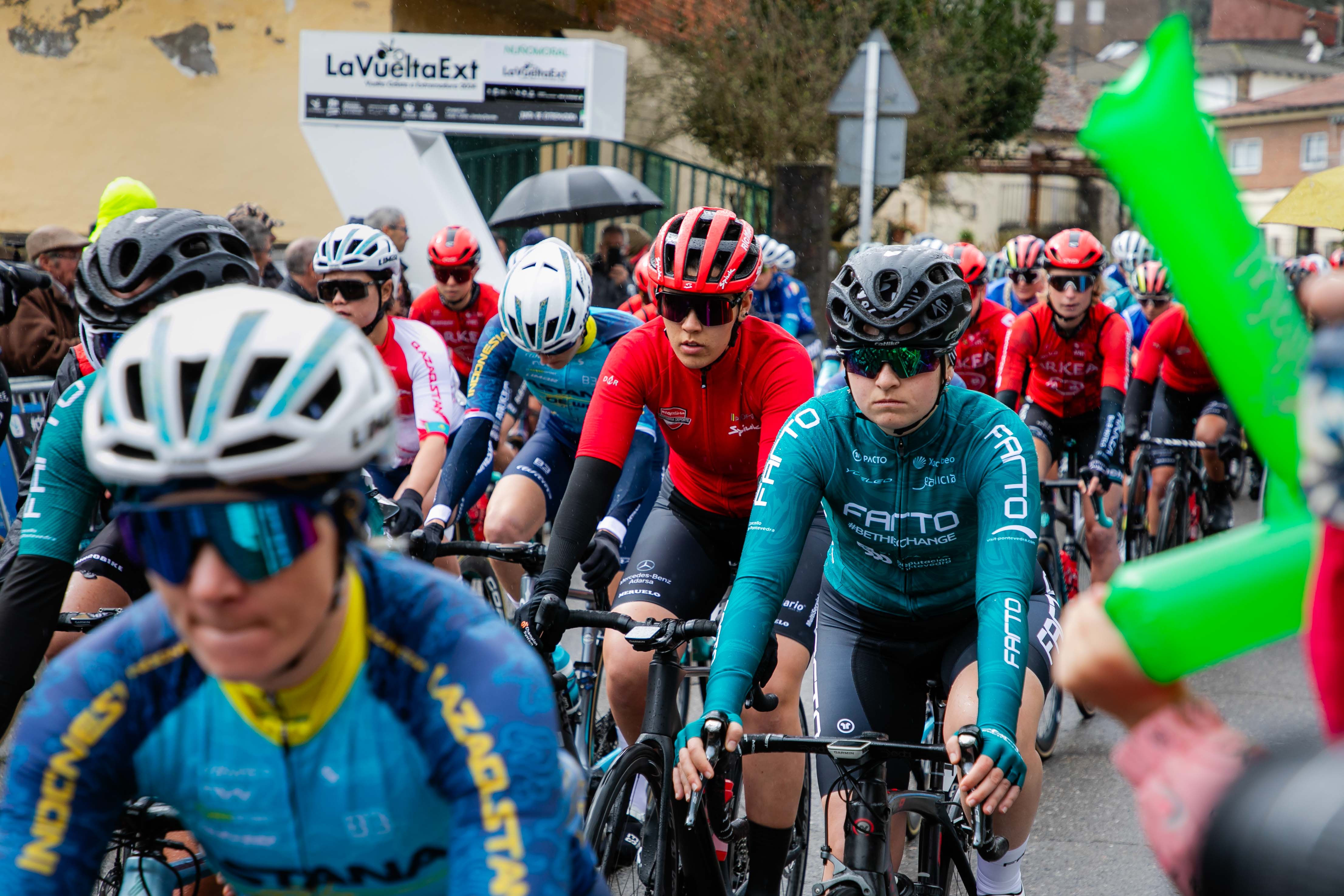 Image 0 of article Guardiola califica la Vuelta Ciclista a Extremadura Femenina como un escaparate de nuestra tierra y de la igualdad en el deporte