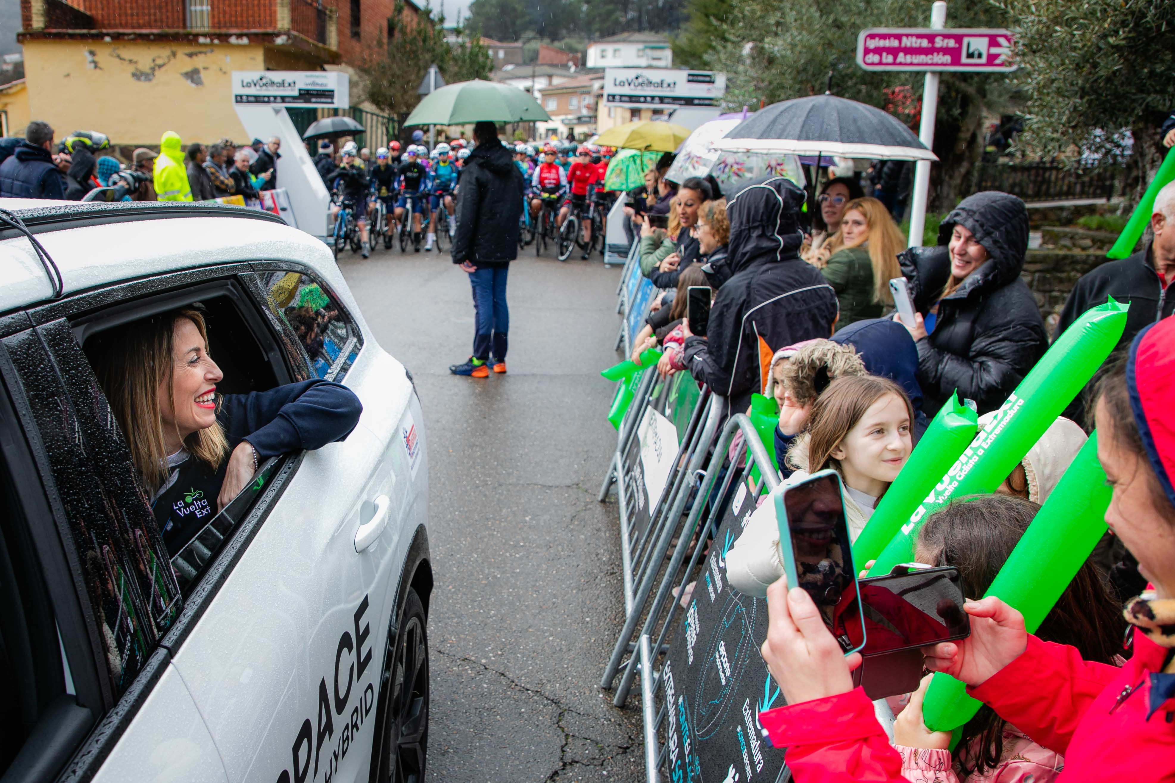 Image 5 of article Guardiola califica la Vuelta Ciclista a Extremadura Femenina como un escaparate de nuestra tierra y de la igualdad en el deporte