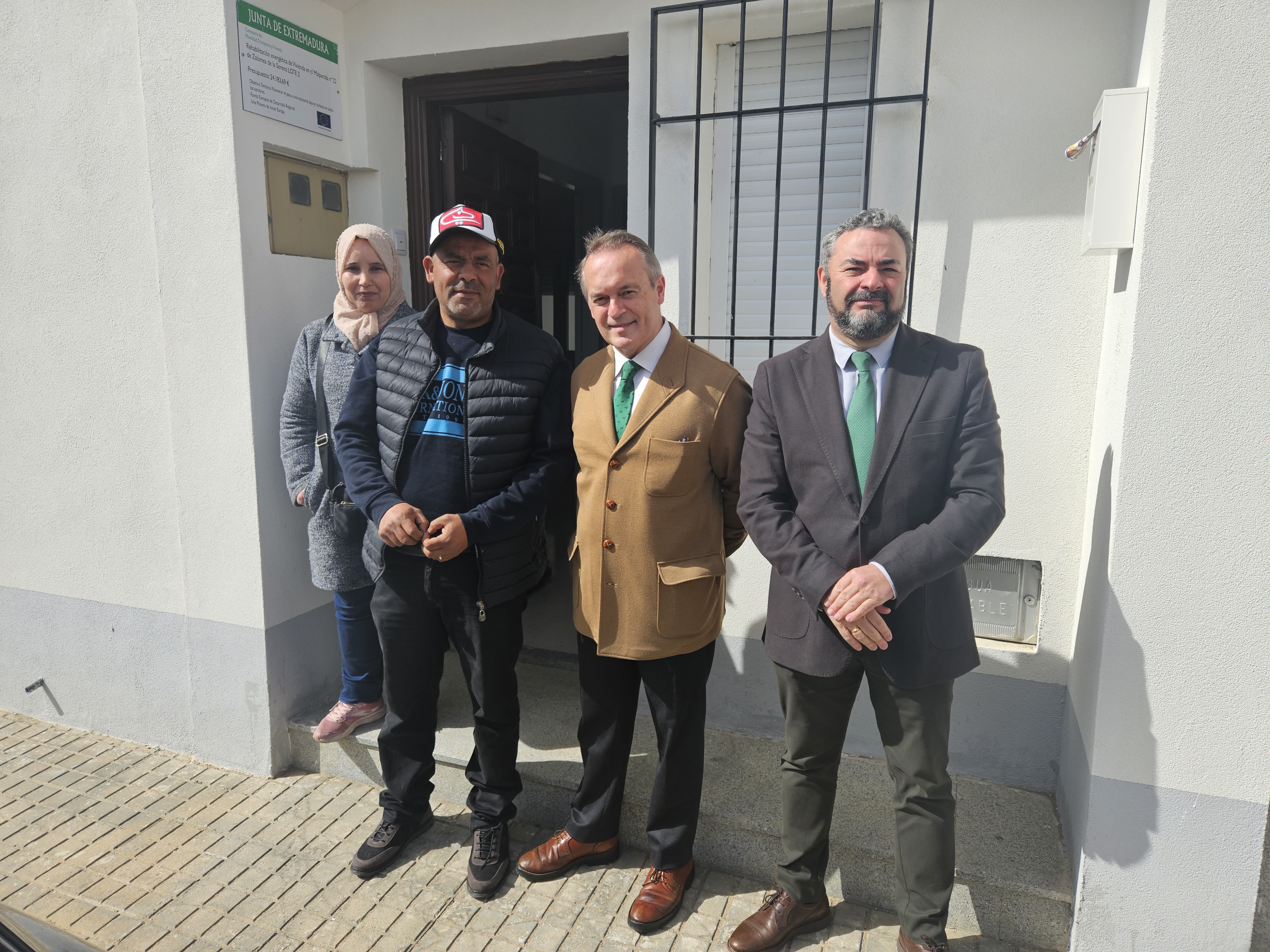 Image 3 of article El consejero Manuel Martín entrega viviendas sociales en Zalamea de la Serena, una prioridad para la Junta