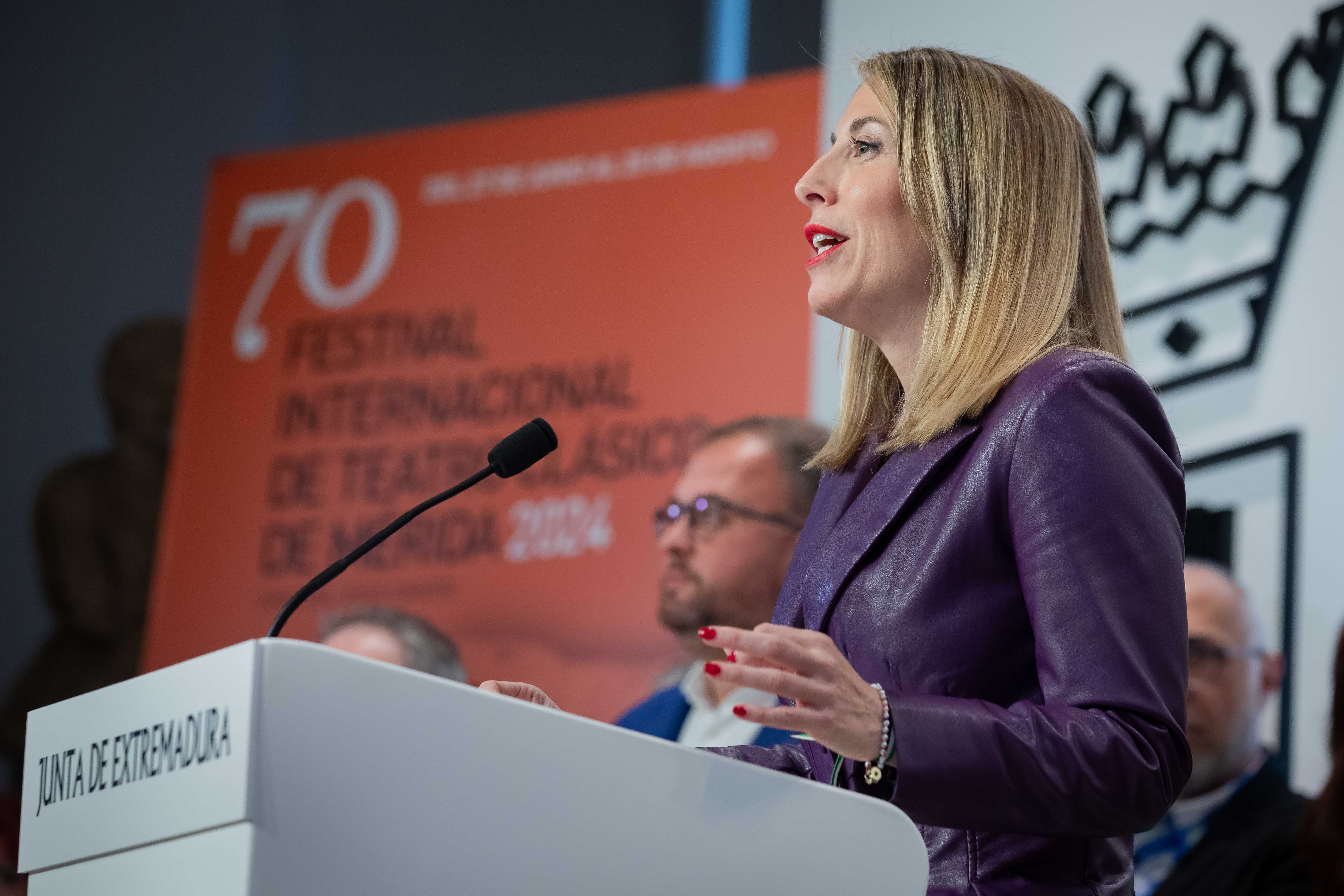 La presidenta de la Junta, María Guardiola, durante la presentación. 